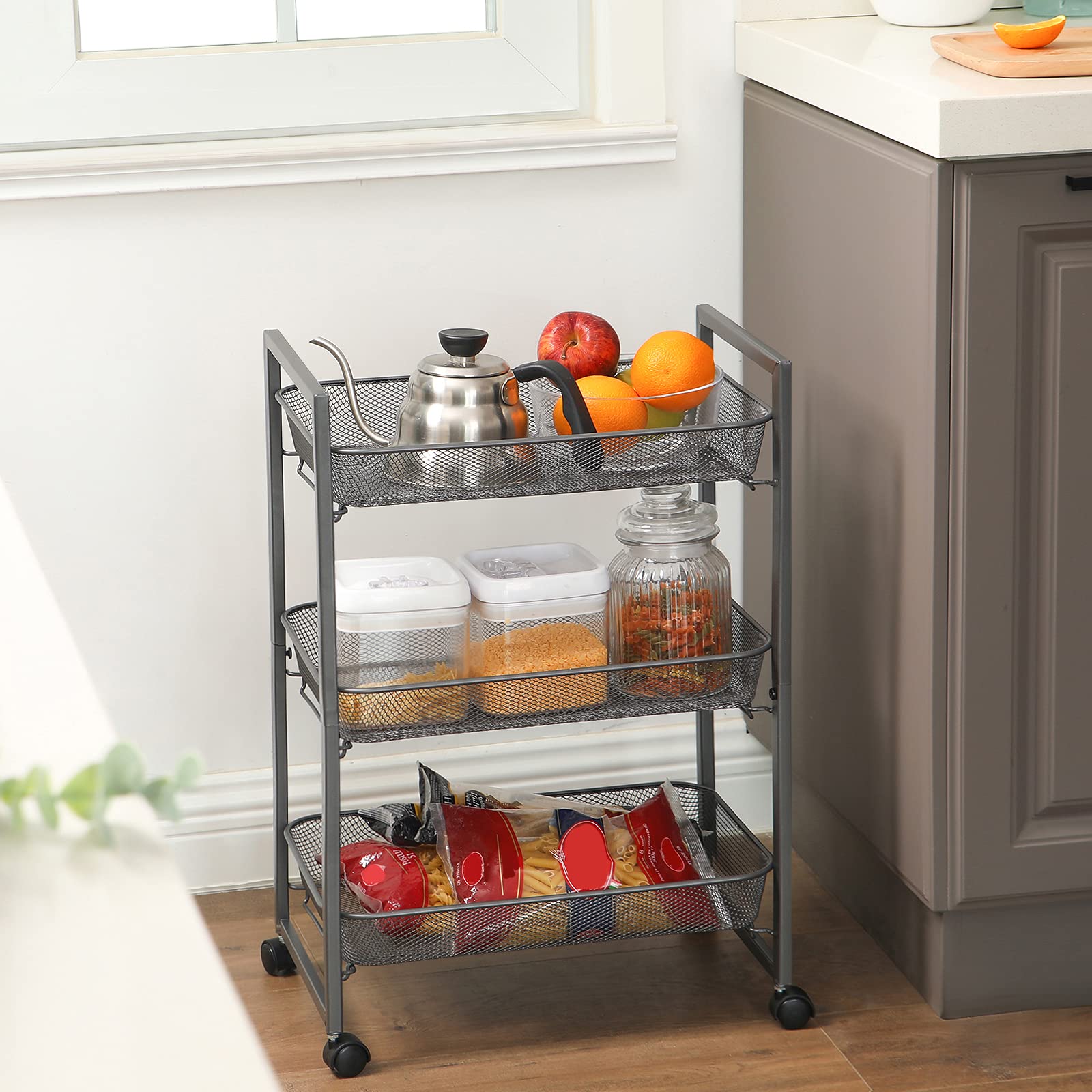 SONGMICS Carro de Almacenamiento de 3 Niveles, Carrito con Ruedas, Carro de Cocina, Ahorro de Espacio, para Baño, Oficina, 14,4 x 42 x 60,6 cm, Blanco Nube KSC007W01