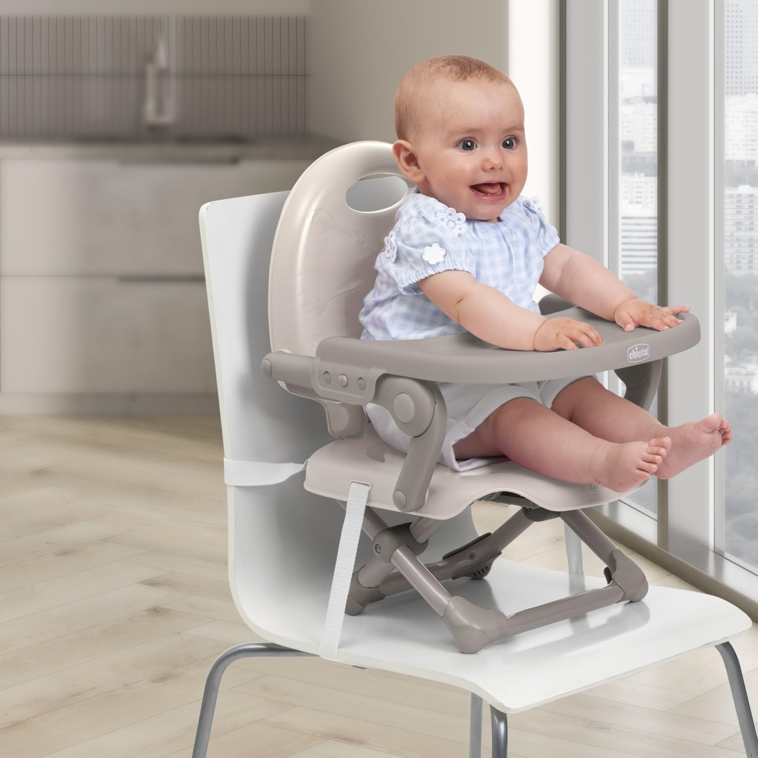 Chicco Pocket Snack Rialzo Sedia per Bambini 6 Mesi-3 Anni (15 kg), Seggiolino Pappa Alzasedia da Tavolo Portatile Seggiolone Da Viaggio Chiusura Compatta, Vassoio Rimovibile, Beige