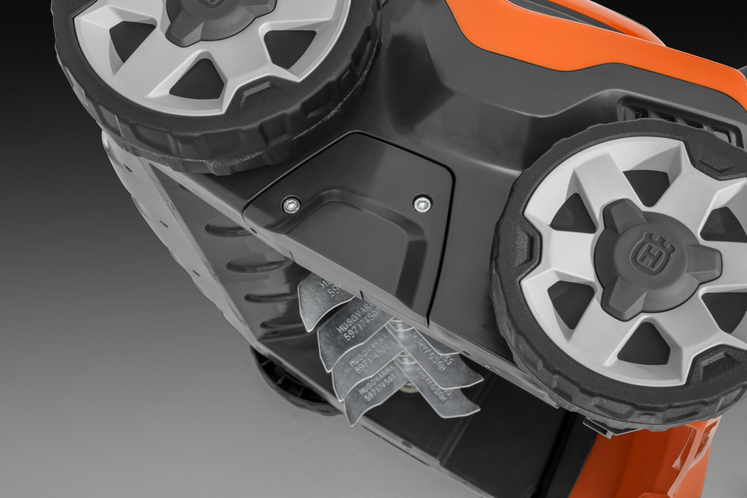 Husqvarna S138C Elektrischer Vertikutierer und Rasenlüfter – 1,6 kW, 37,5 cm Arbeitsbreite, 2-in-1-Klingen, einstellbare Tiefe und klappbarer Griff