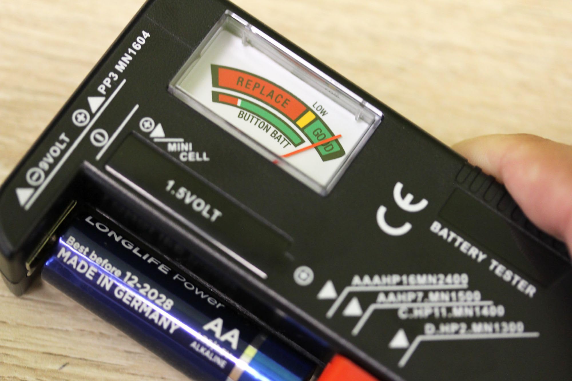 Unitec Tester universale per batterie 1,5 V/9 V