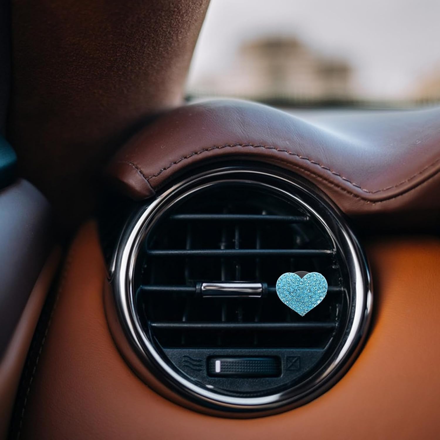Ciieeo 2pcs Heart-Shaped Car Vent Air Freshener Clips with Aroma Pads Plastic Car Aromatherapy Diffuser Clips Universal Fit Convenient Use for Automotive Decor and Air Outlet Decoration