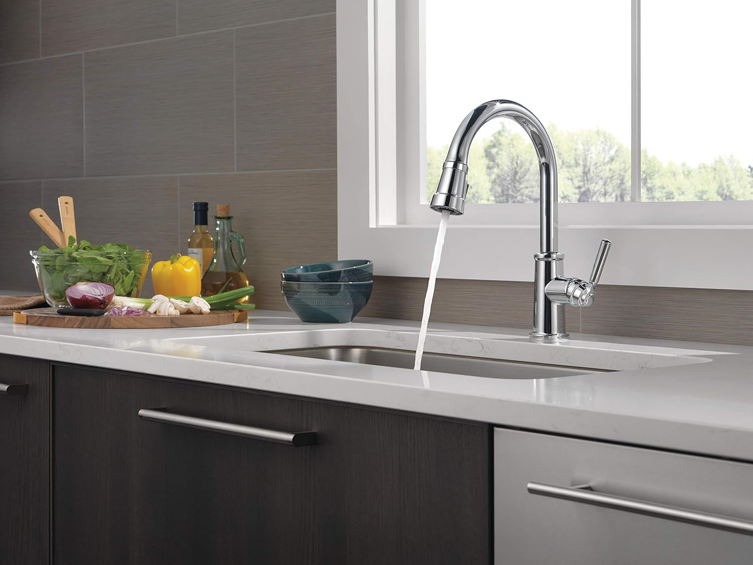 Peerless Westchester Single-Handle Kitchen Sink Faucet with Pull Down Sprayer, Chrome P7923LF