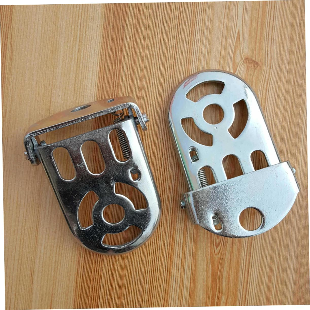 1 Pair Folding Bike Foot Peg Footrest for Durable Metal Easy Assembly for Mountain and Standard Bicycles for Comfortable Riding Experience