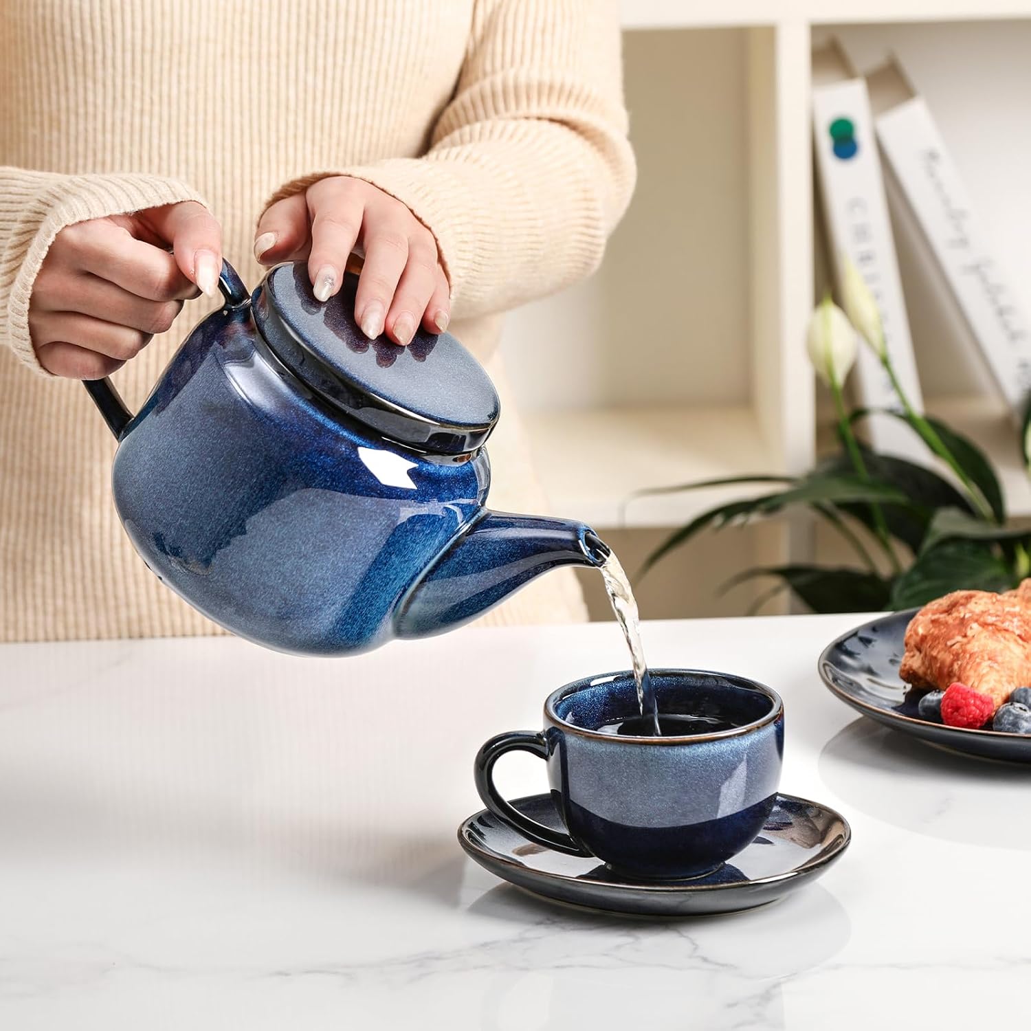 Vicrays Ceramic Teapot with Infuser - 32 oz Porcelain Tea Pot with Removable Stainless Steel Tea Straingers and Lid for Loose Tea, Reactive Glaze, Microwave & Dishwasher Safe (Blue)
