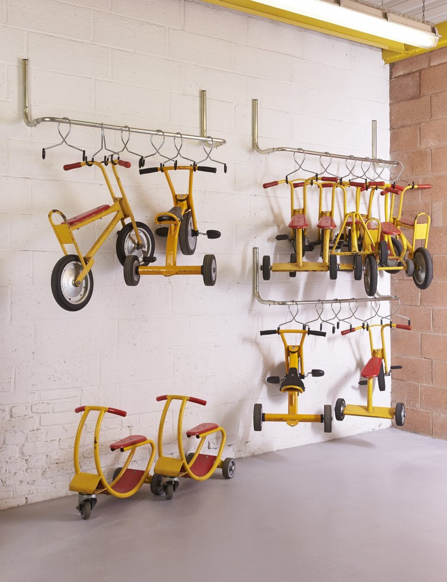 Mottez Râtelier Mural 6 Trottinettes B059CMUR - Acier Jaune - 1.20m - 100 kg - Rangement Trottinettes Maison Garage