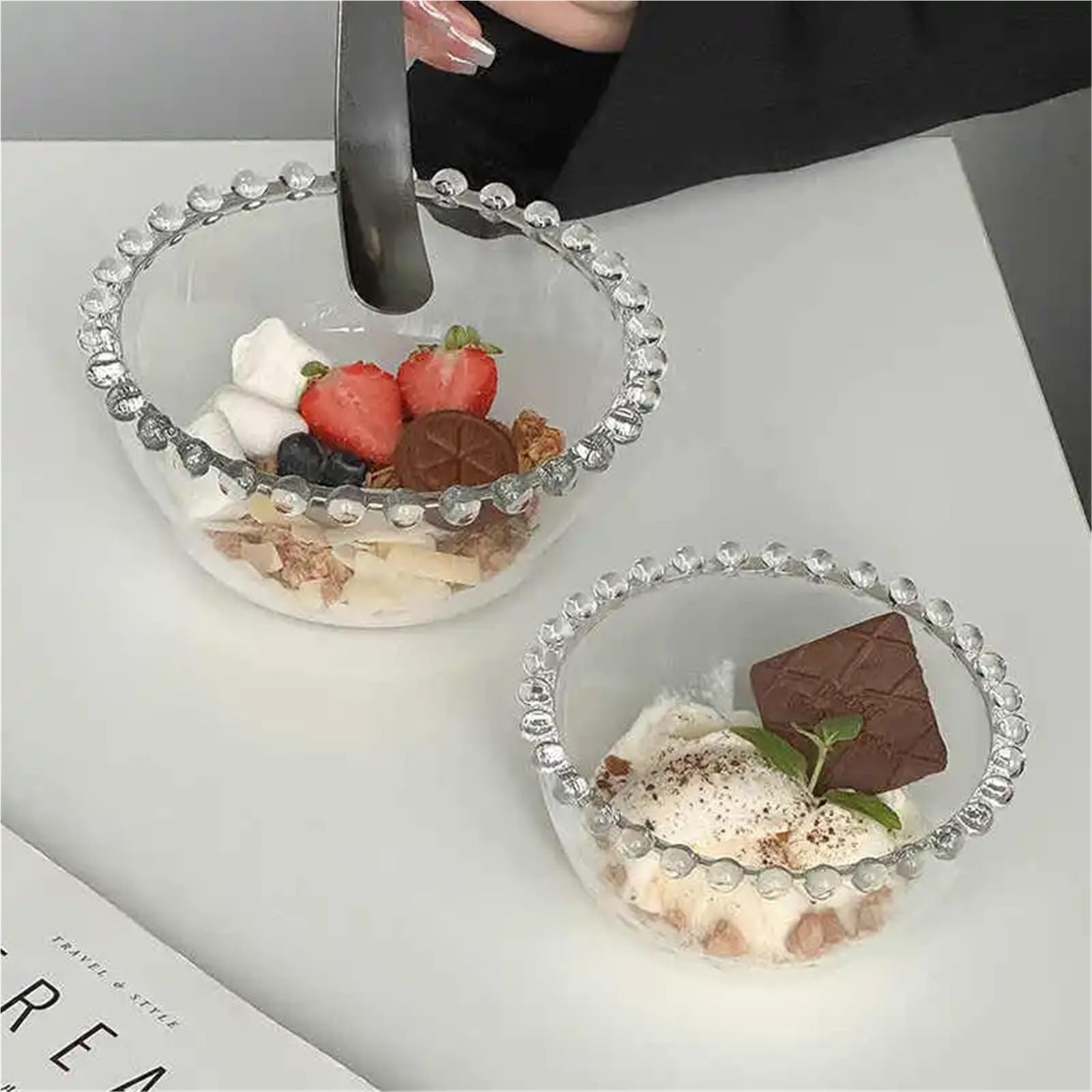 Coppe Gelato 2 pz Bordo in Rilievo Ciotola di Vetro Dessert Ciotole for Gelato Casa Ciotola di Insalata di Frutta Piattino Farina d'avena Yogurt Ciotola da Tavola per Dessert(7.5cm)