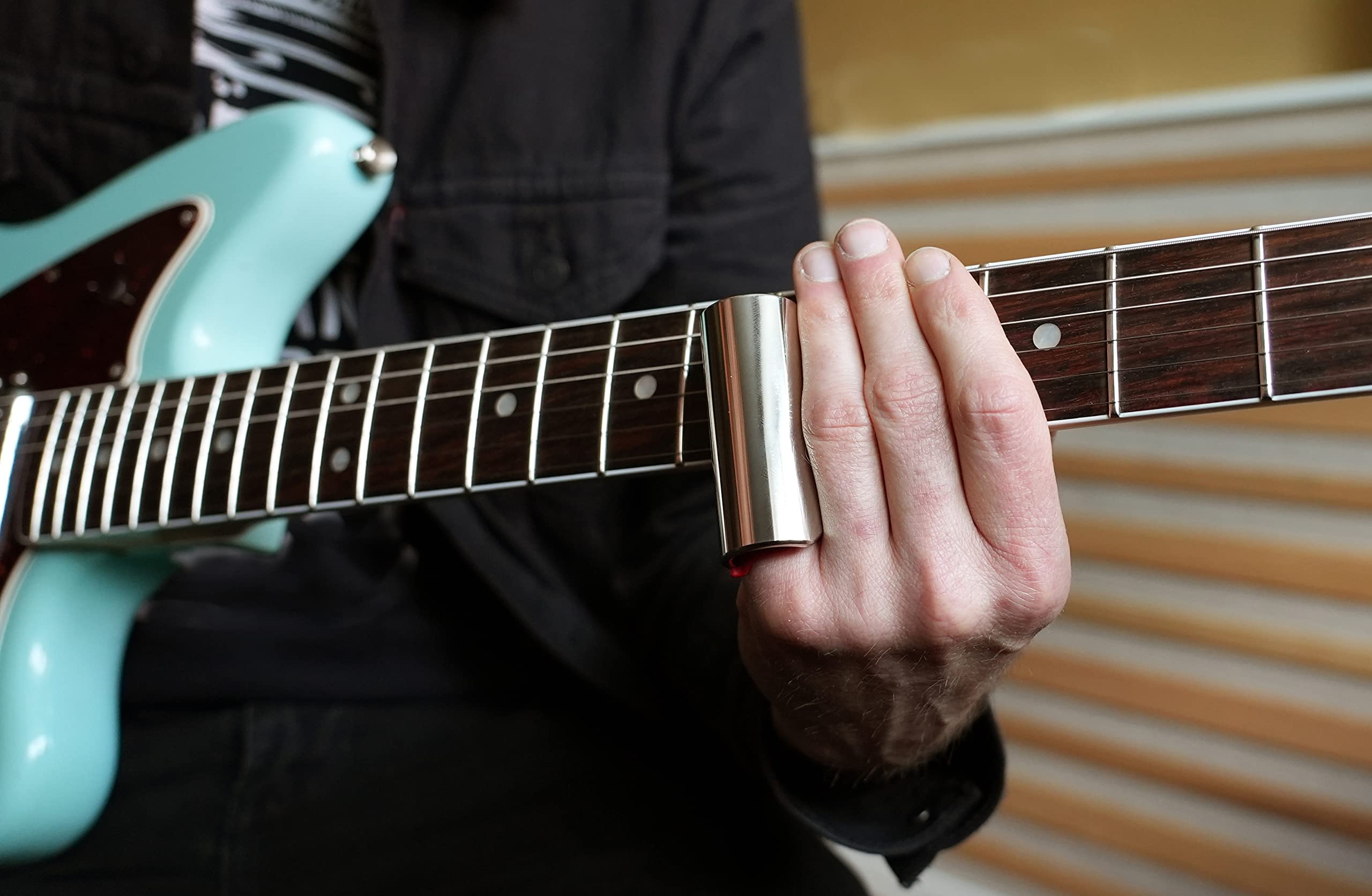 Black Mountain Diapositivas de guitarra ultrasuaves – Invención patentada chapada en níquel que se adapta a tu dedo, deslizador de guitarra duradero y cómodo, tobogán de tamaño completo con accesorio