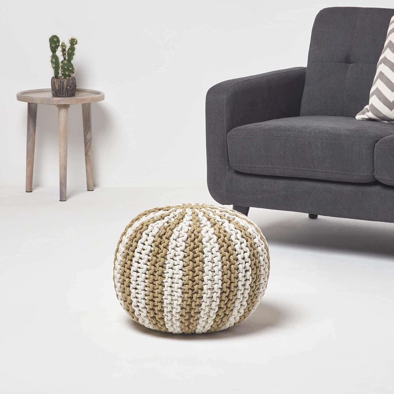 Homescapes Pouf, leinen-weiß gestreifter Strickpouf, rundes Bodenkissen 35 x 40 cm, dekorativer Fußhocker mit grob gestricktem Bezug aus 100% Baumwolle, Strickpuff/Strickhocker