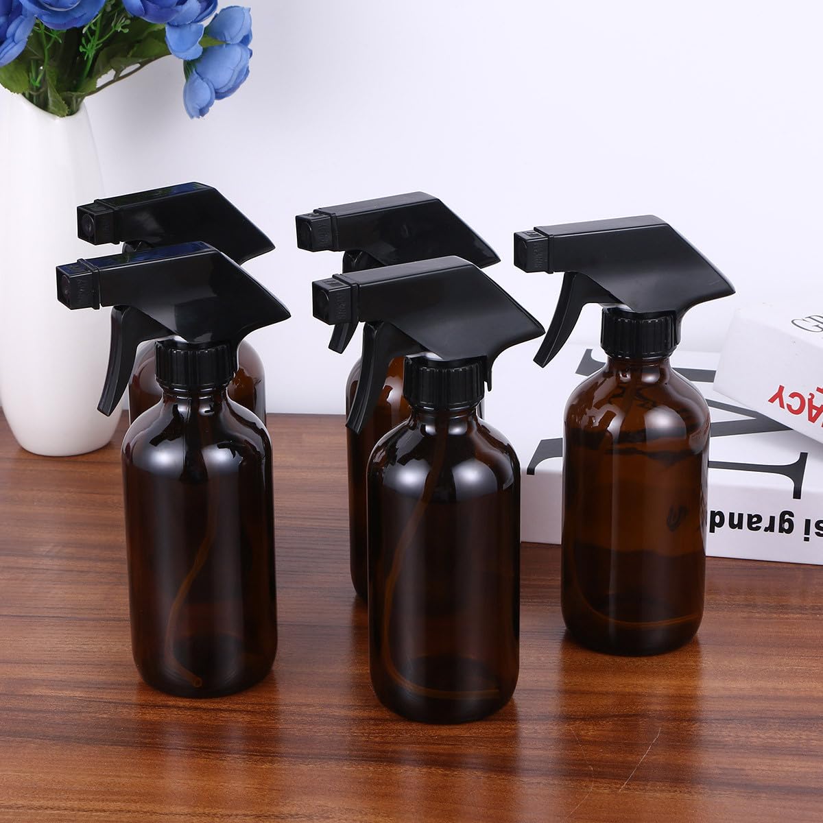 Braune Glas Sprühflaschen 4 Stück Nachfüllbare Wassersprüher aus Glas und Pp 250ml Einfach zu Bedienen Energiesparend für Aromatherapie und Reinigungsprodukte