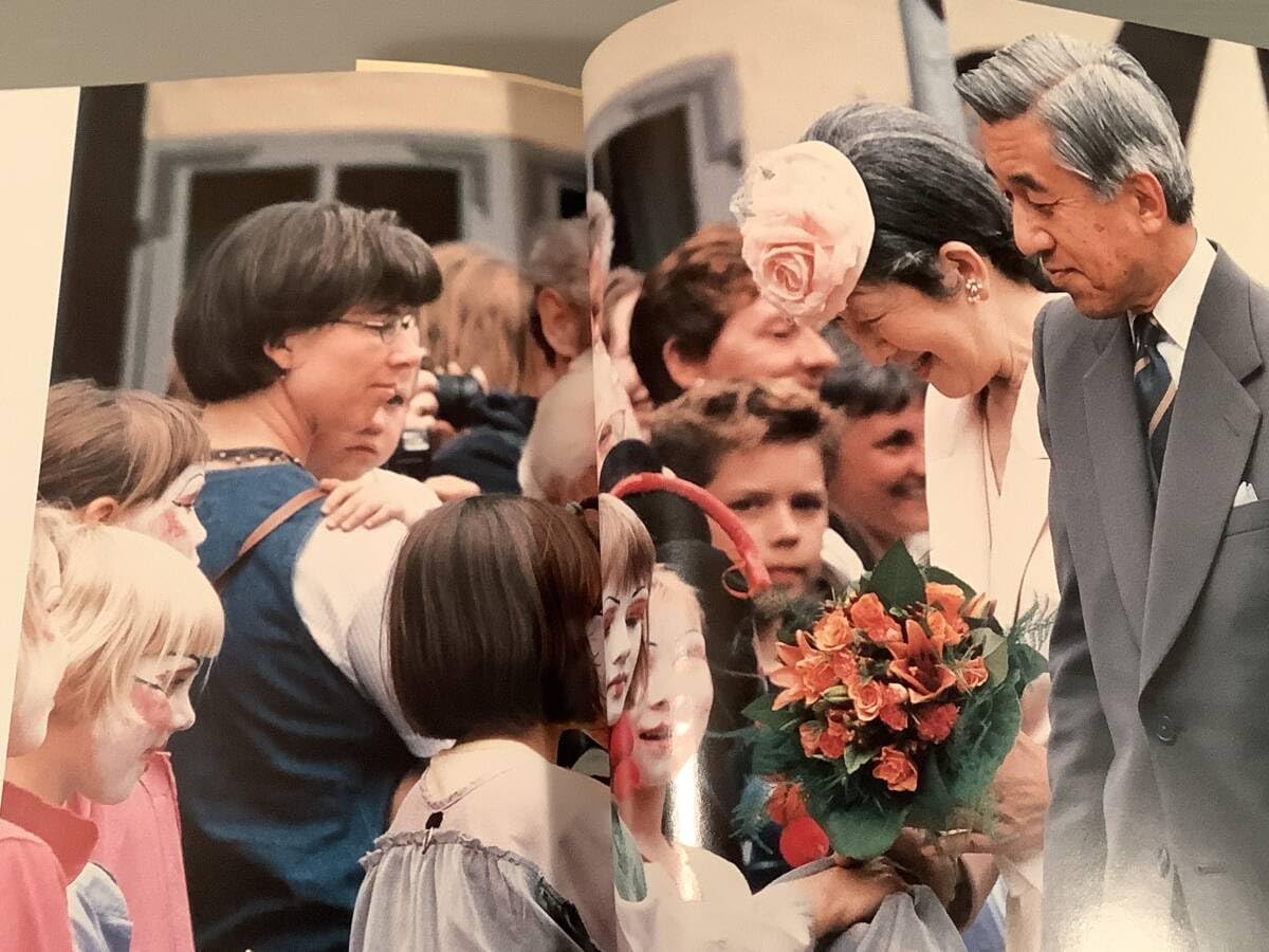 Amazon.co.jp: 豪華本(初版)〓天皇陛下位十年 記念写真集『夢み