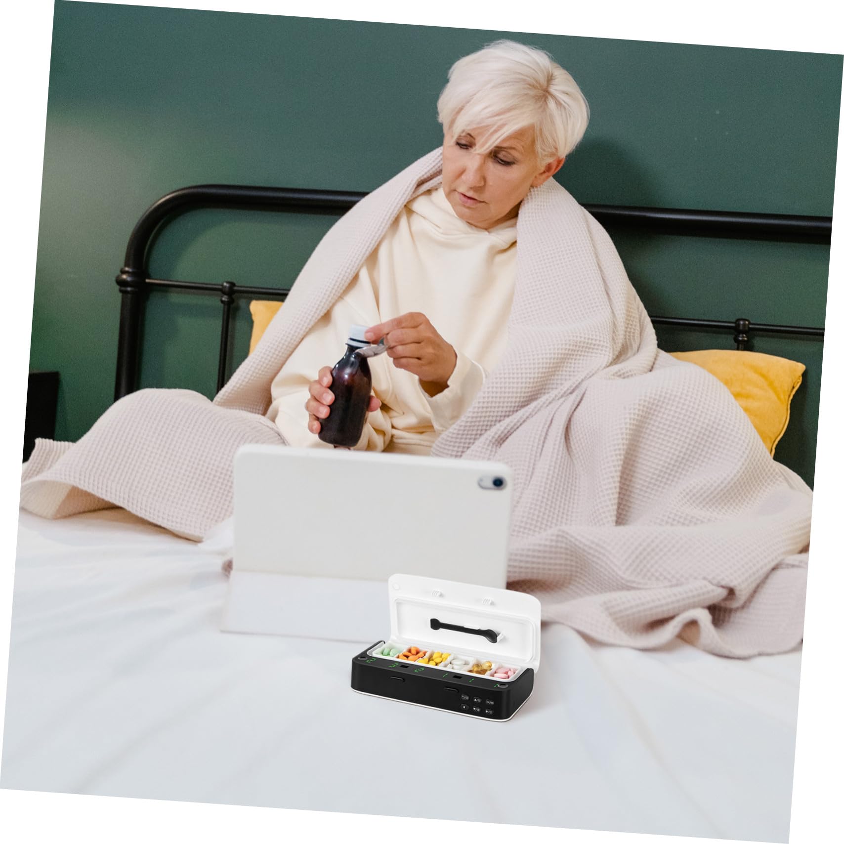 ARTIBETTER Elektronische Pillendose mit 7 Alarmen für Senioren 3 Fächerpc Material Tragbar zur Erinnerung an Medikamenteneinnahme