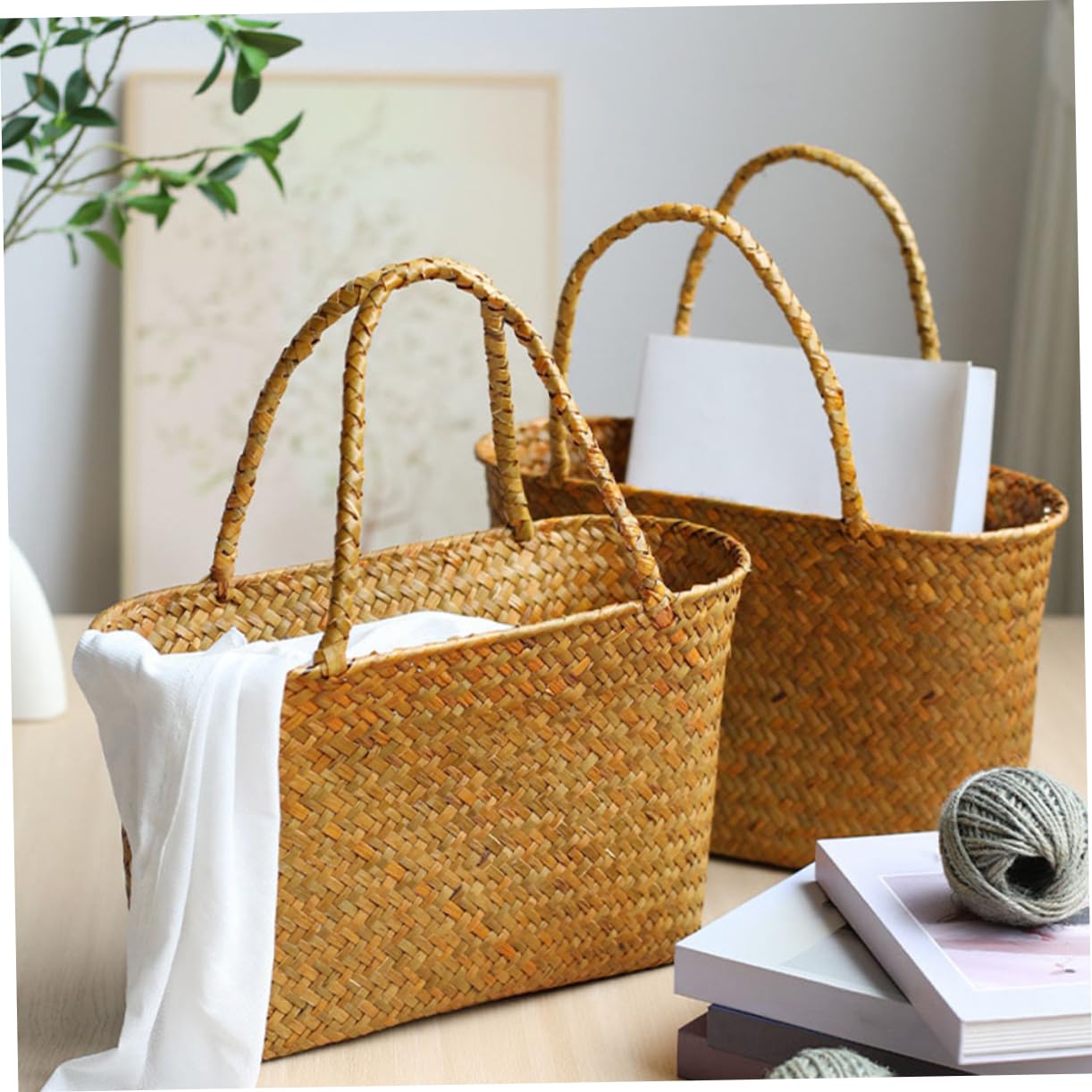 Hohopeti Cesta Pequeña con Asa de Paja Natural para Almacenamiento y Decoración, Diseño Delicado, Ligera, Adecuada para IR la Playa o Decorar Tu Salón