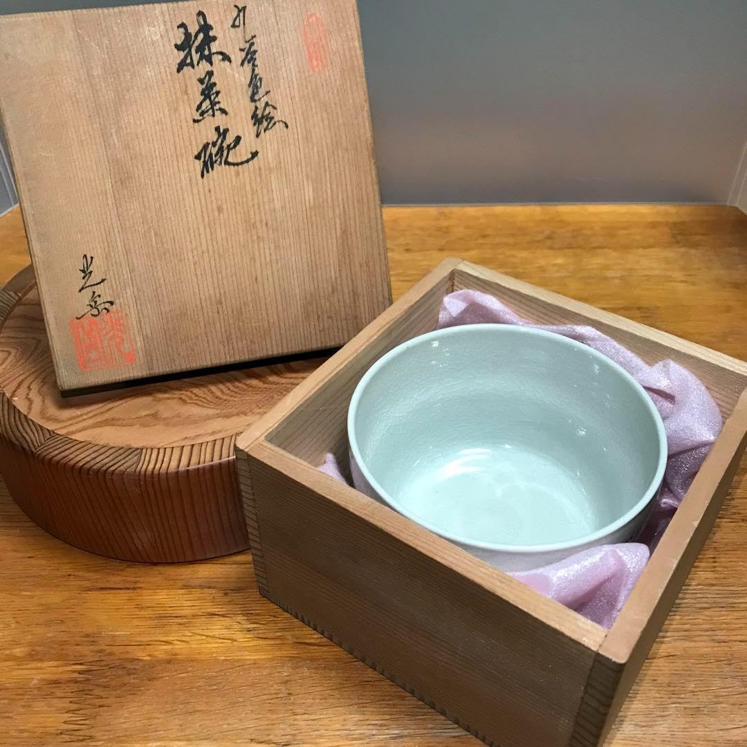 Kutani Grilled Color Matcha Bowl, Red Painting Gold Color, Tea Utensils, Tea Ceramic, Bouquet, Wooden Box, Ceramic. *Wooden box not included when shipped overseas