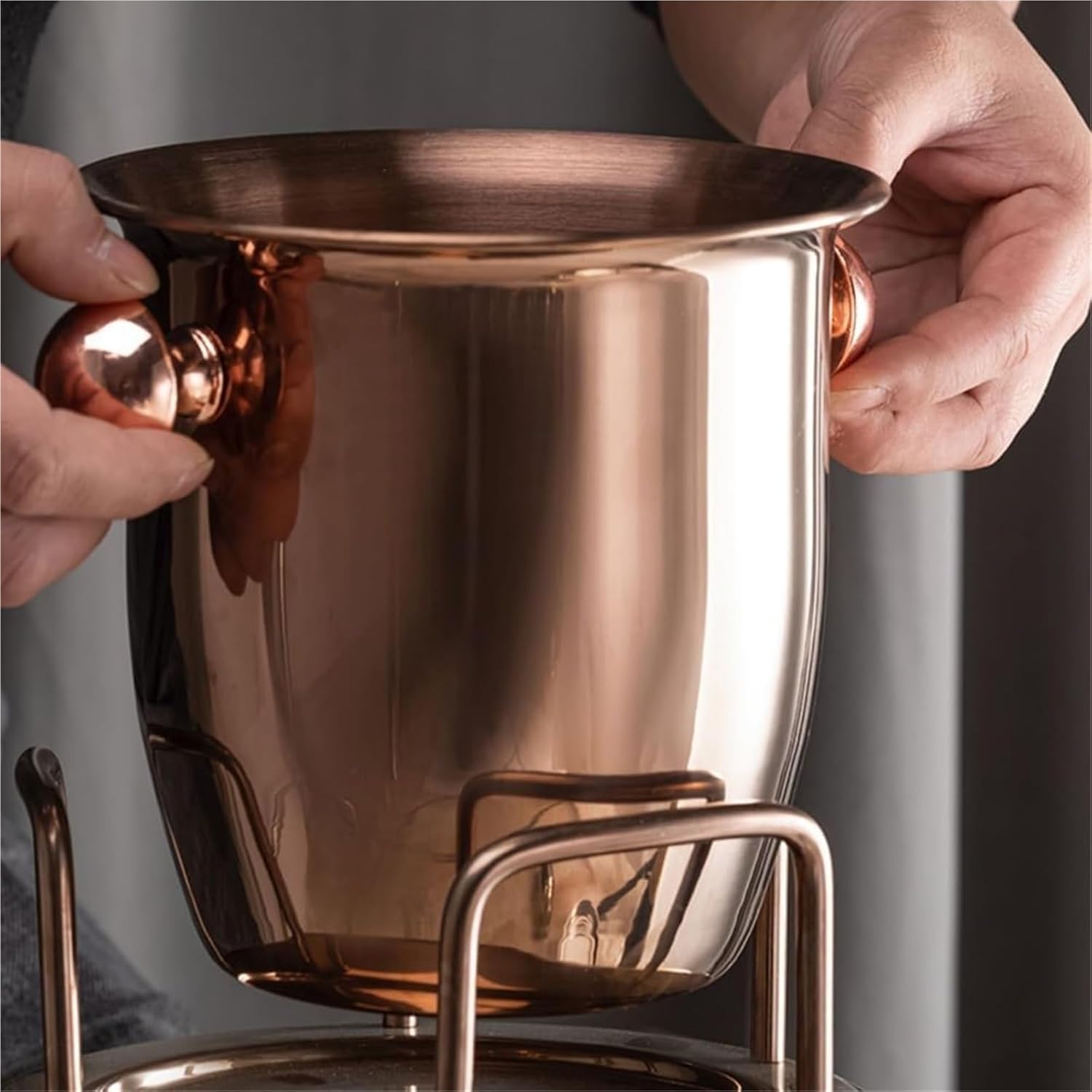 Ice Bucket with Stand， Ice Cube Container Wine Bucket for Beer KTV Club Bar BBQ Wedding Christmas(Rose Gold)