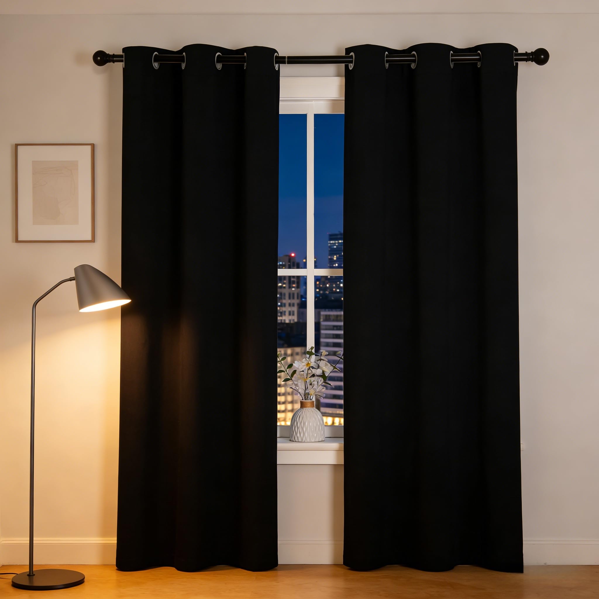 Rideaux salon occultants noirs pour créer une ambiance cinéma à la maison