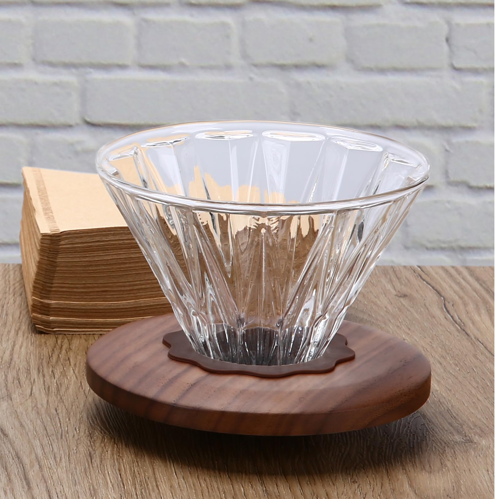 Lalord Caffettiera Pour Over in Vetro Borosilicato da 600 ml, con Filtro di Carta 02 da 100 Pezzi, Collare in Noce e Coperchio in Vetro, Caffettiera a Goccia, 1-3 Tazze, Trasparente