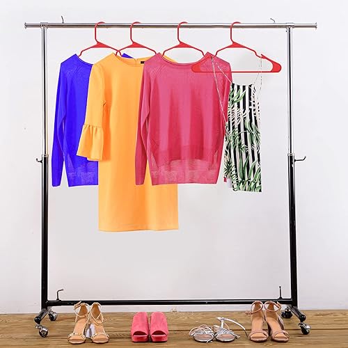 Vista 22 de Utopia Home - Perchas de plástico, paquete de 50 unidades, duraderas y fuertes, perfectas para ahorrar espacio, organizar armario con ranuras