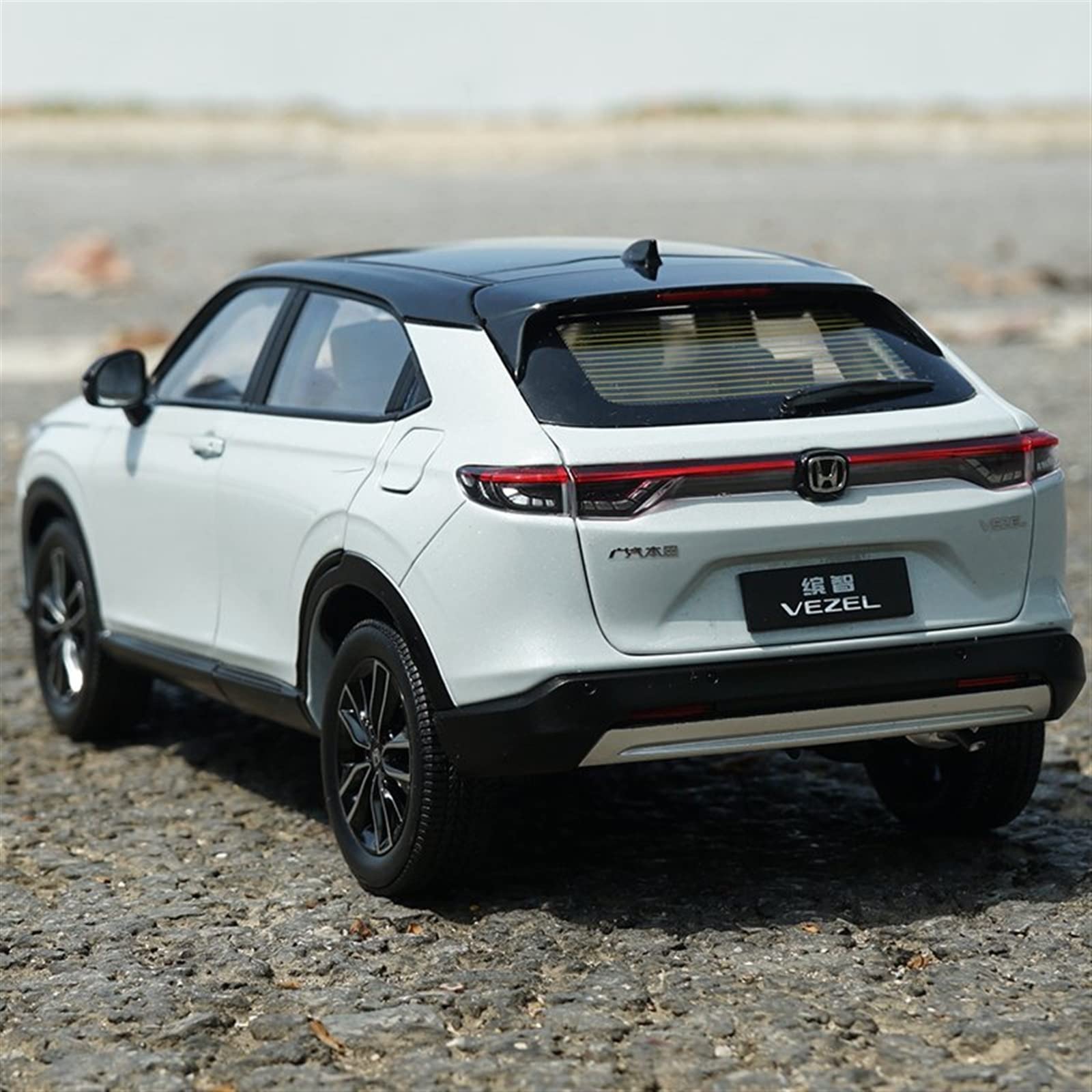 Amazon.co.jp: スケールモデルカー 1:18 ホンダ VEZEL SUV スケール