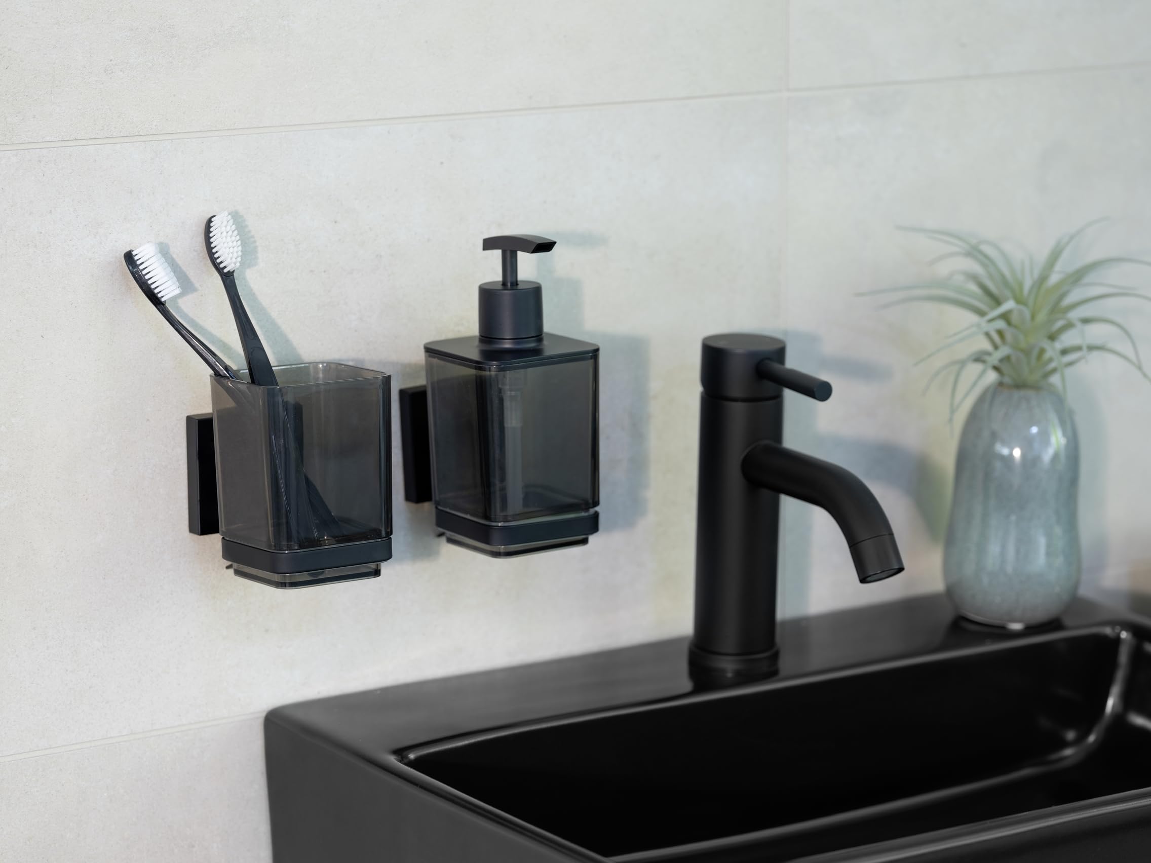 WENKO Vacuum-Loc® Bicchiere per spazzolini Quadro, in plastica con supporto in acciaio inox, fissaggio senza foratura, nero