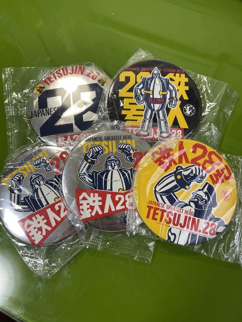 希少品　かなり古い鉄人２８号バッジ 希少品 かなり古い鉄人28号バッジ