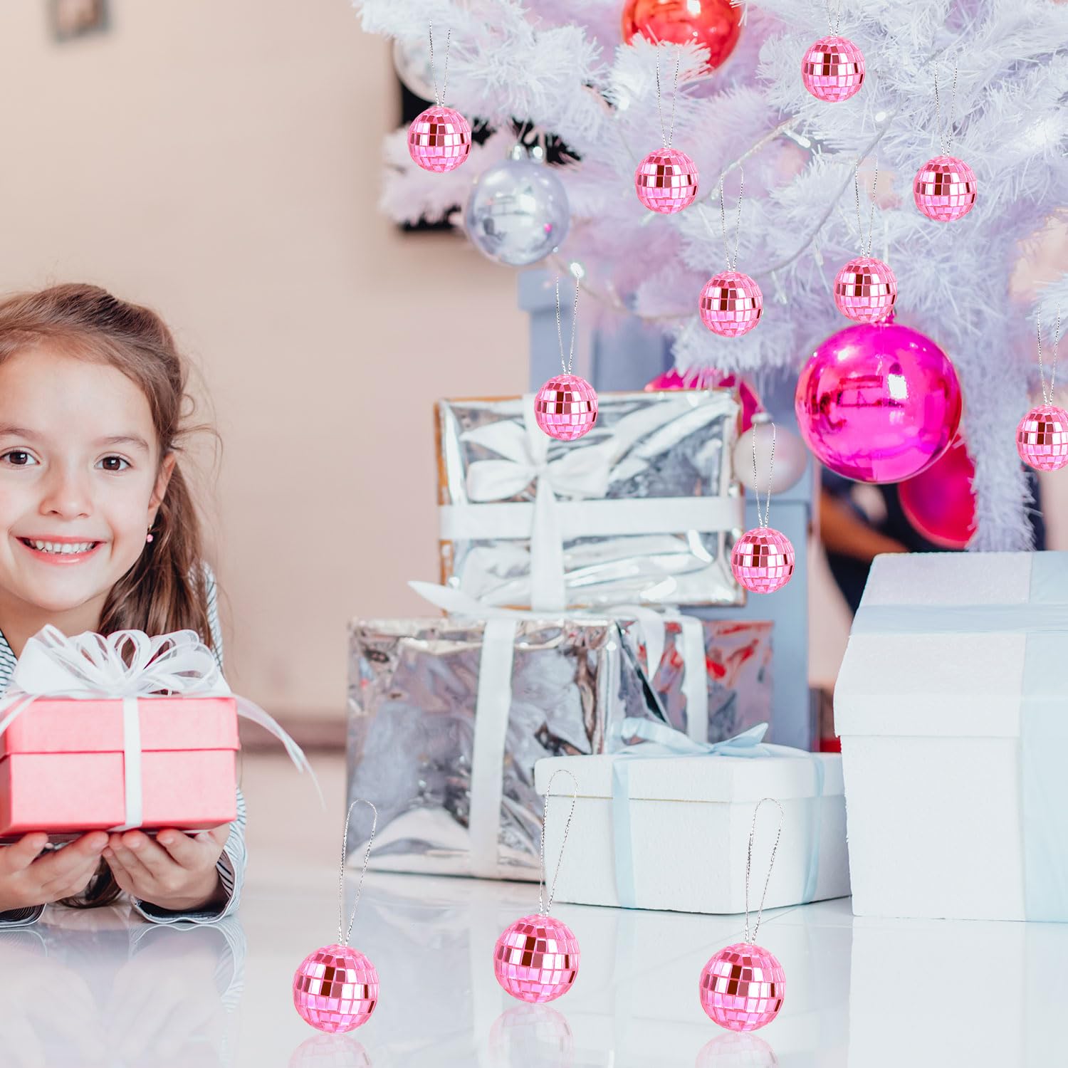 24st Hangende Discobal Feestdecoratie, 2,8cm Mini Spiegeldiscoballen Roze Discobal Discofeestdecoraties Discobalornamenten voor Kerstmis Boom Halloween Vakantie Verjaardag Feest Bruiloft 24st Hangende Discobal Feestdecoratie, 2,8cm Mini Spiegeldiscoballen Roze Discobal Discofeestdecoraties Discobalornamenten voor Kerstmis Boom Halloween Vakantie Verjaardag Feest Bruiloft