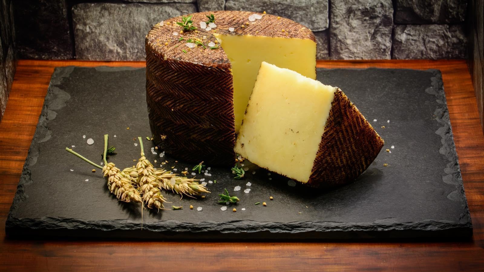 Montecampero QUESO MANCHEGO Añejo - 1x 3kg - spanischer Schafs-Käse, 12 Monate gereift, D.O. PDO Hartkäse aus La Mancha, passt zu Tapas Rioja-Tempranillo-Verdejo-Rotwein & Käseplatte