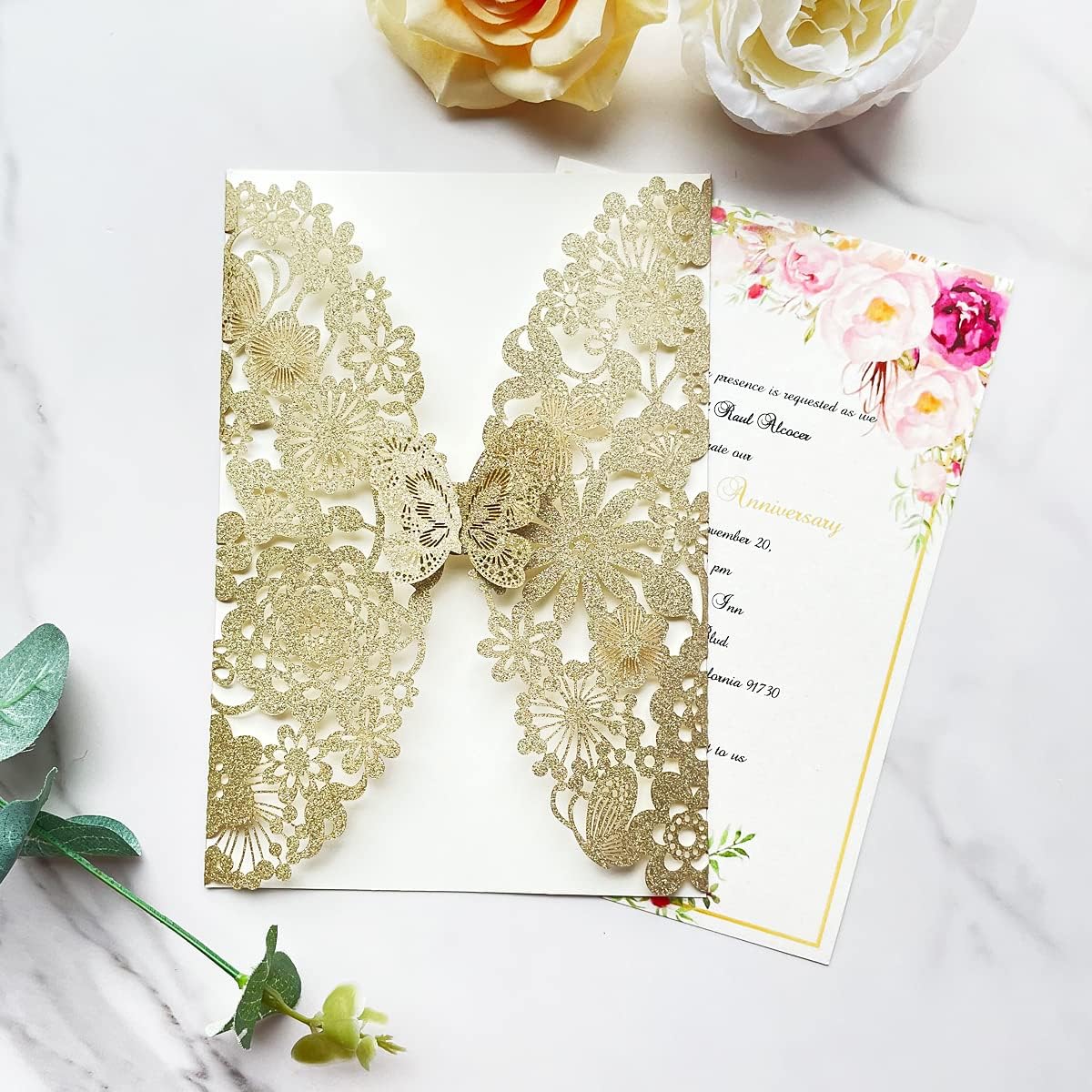 Hosmsua 5.12 x 7.3'' 50PCS Champagne Laser Cut Flora Wedding Invitation Cards with Butterfly and Envelopes for Quinceañera Bridal Shower Wedding Invite (Champagne Glitter) light gold