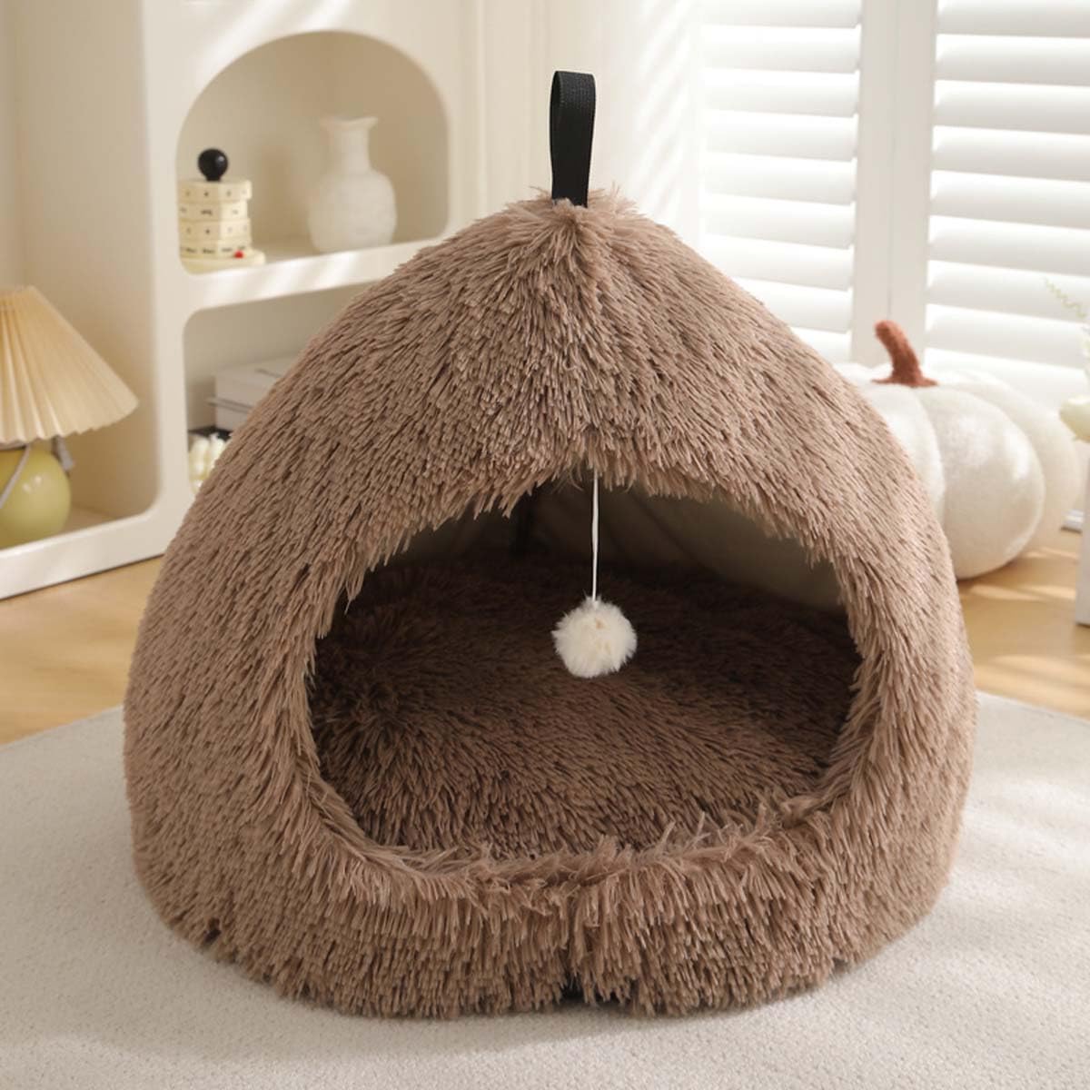Niche pour chat d'intérieur : protégez votre animal du froid avec ce lit L isolé