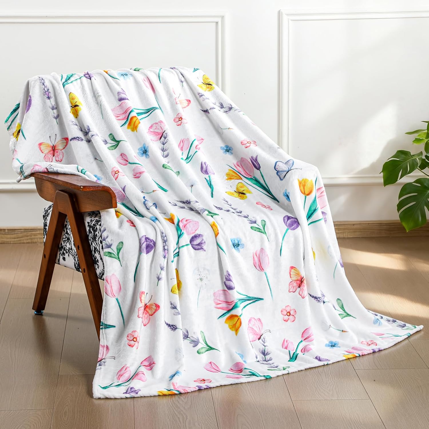 Spring Tulips Flowers Throw Blanket 50"x60" Soft Warm Plush Flannel Easter Floral Blanket Summer Couch Decor for Living Room Bedroom Bed, Romantic Gift for Mom Wife Girlfriend