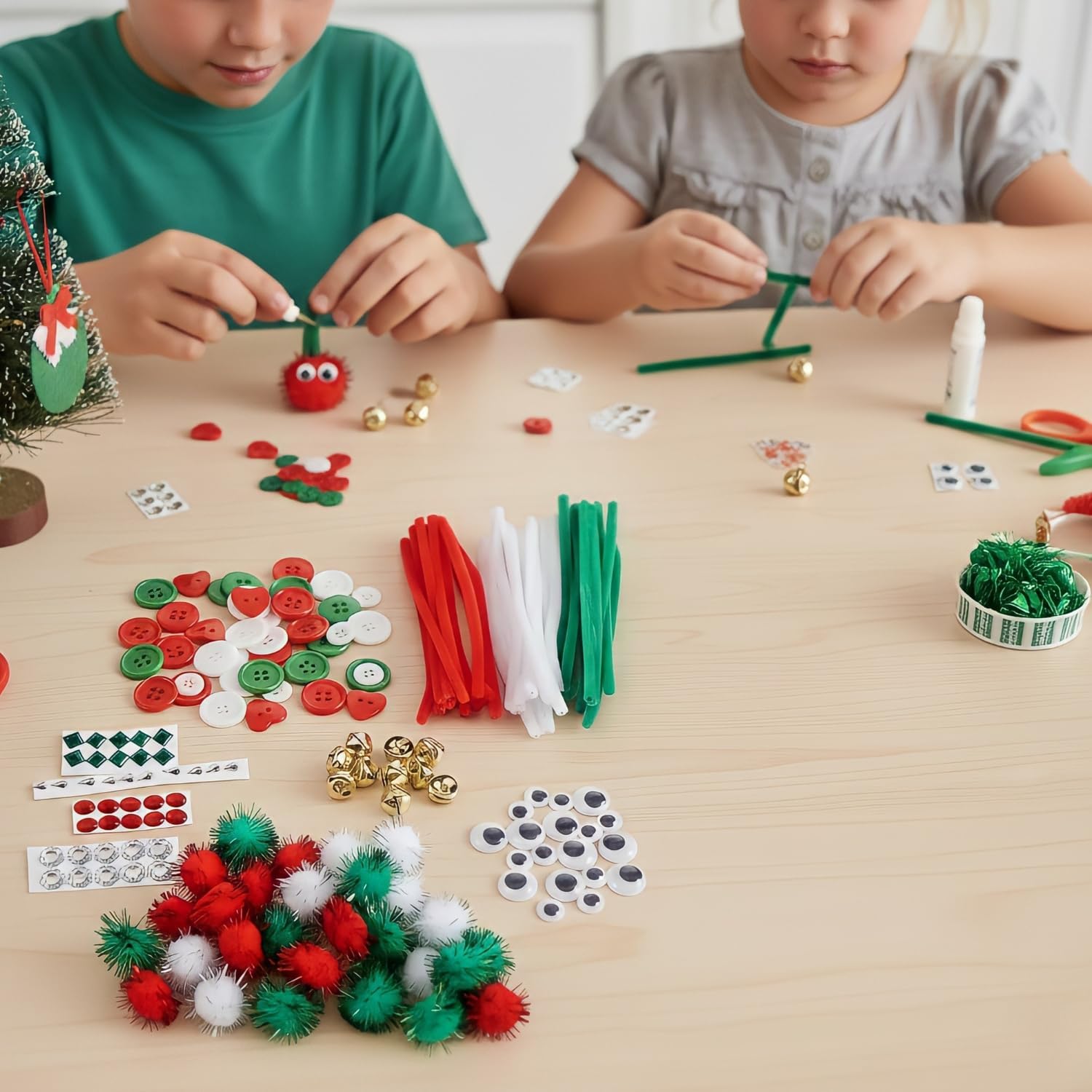 Fun Express 1/4" - 6" Bulk 1000 Pieces Christmas Craft Supplies Assortment