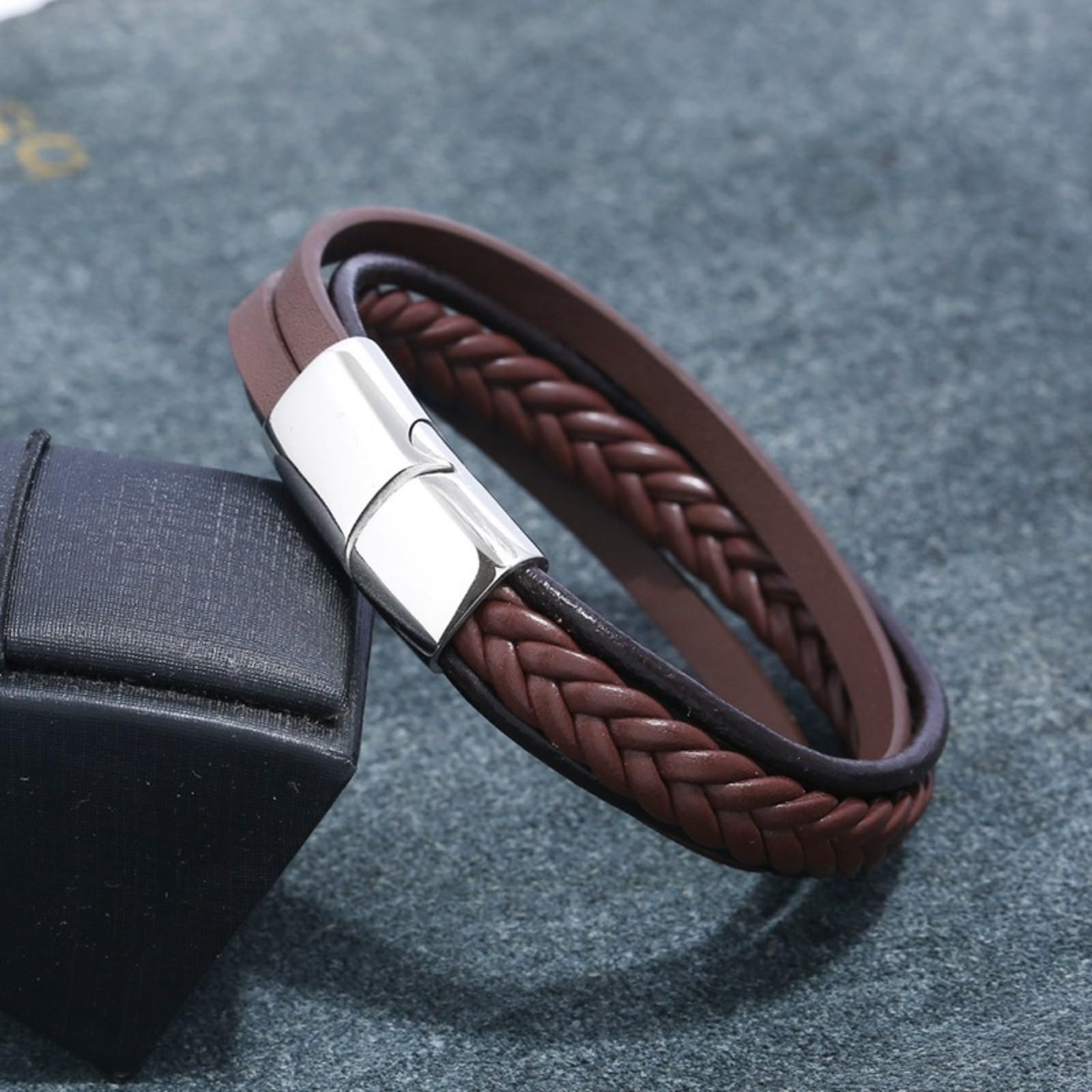 Minimal gewebtes, mehrschichtiges, rostfreies, personalisiertes europäisches und amerikanisches Herrenarmband aus Titanstahlleder