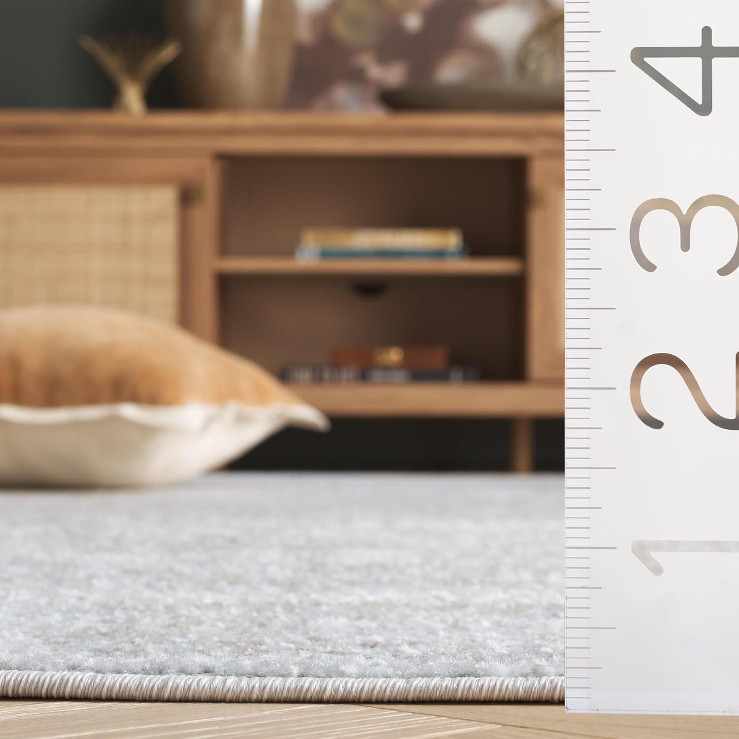SAFAVIEH Evoke Collection Area Rug - 5'3" Square, Ivory & Taupe, Distressed Design, Non-Shedding & Easy to Clean, Ideal for Living Room, Bedroom, Dining Space (EVK256E)