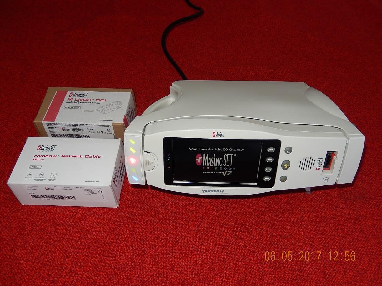 Masimo Rainbow Radical 7 SpO2 pulse Oxymeter Horizontal and Vertical with Finger Sensor