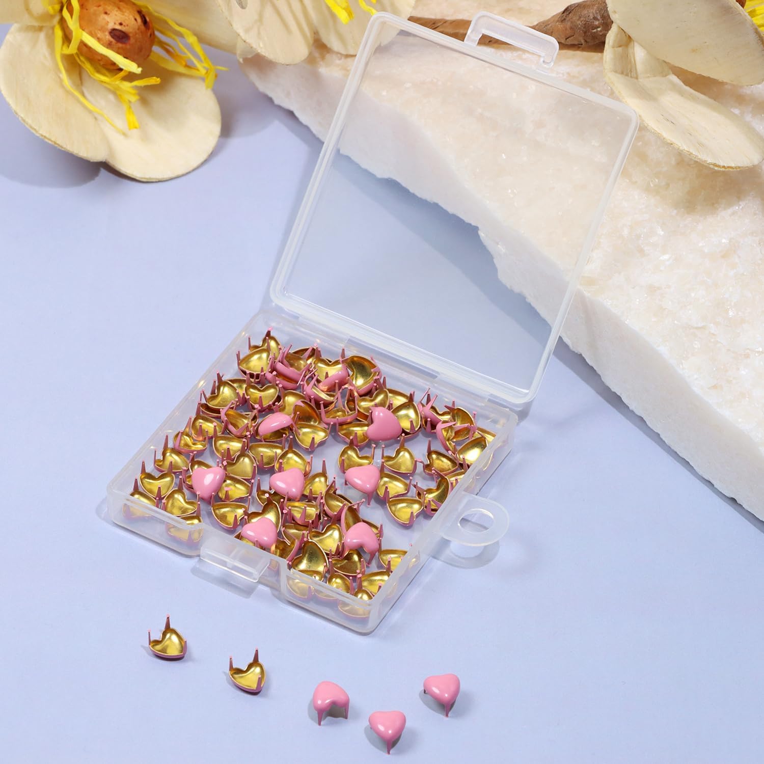 ONLYKXY 100pcs Mini Heart Shape Claw Rivet Bottom Stud Spike Fancy Brad for Knitting Sewing Paper Craft,Pastel Color Metal Fasteners Pin Small Prong for Leather Clothing Belt Bag Shoes (Pink)