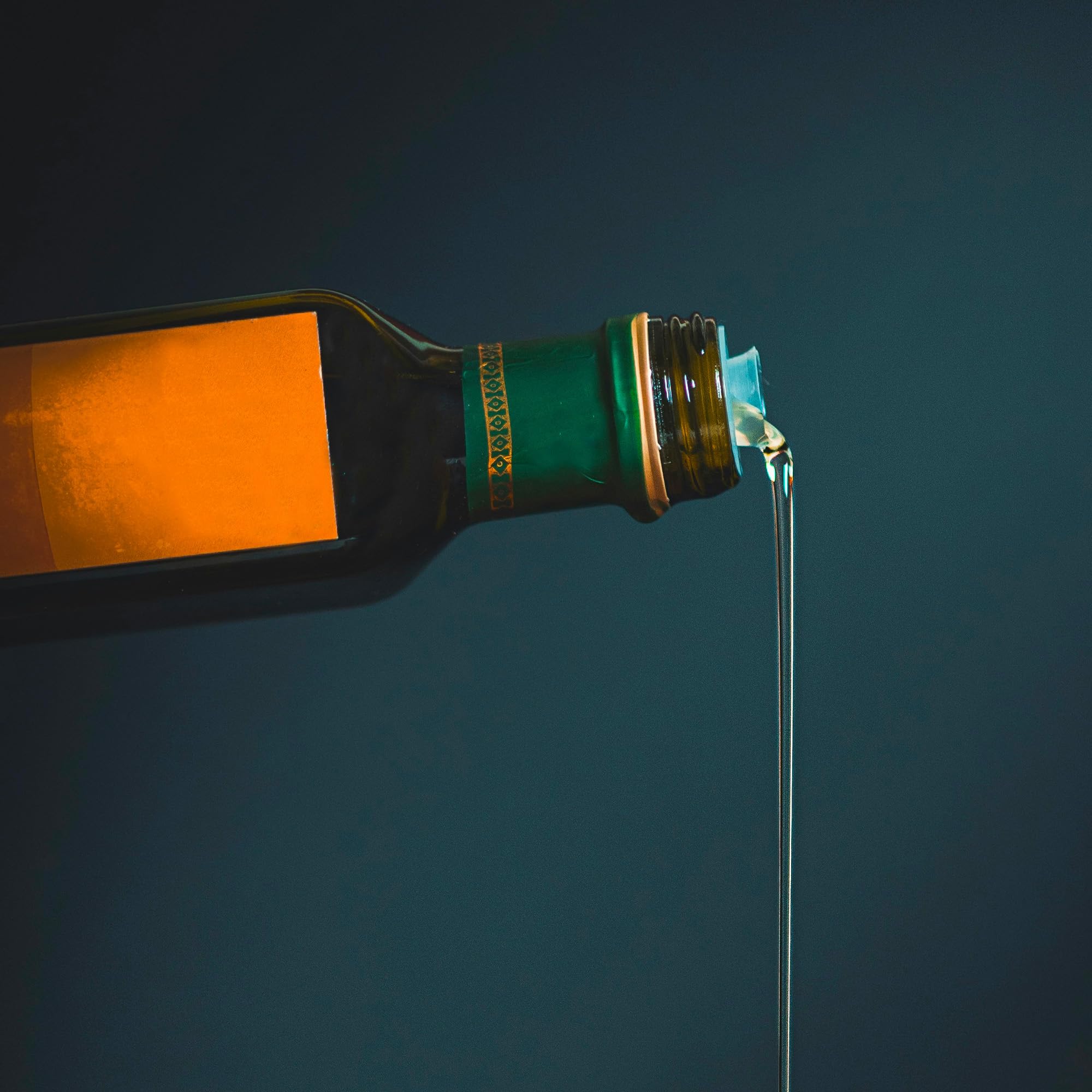 Set da 12 Bottiglie Olio Marasca Scura da 750 ml con Tappo Salvagoccia Ideale per di Olio, Liquori e Altri Liquidi Conservazione Sicura e Pratica