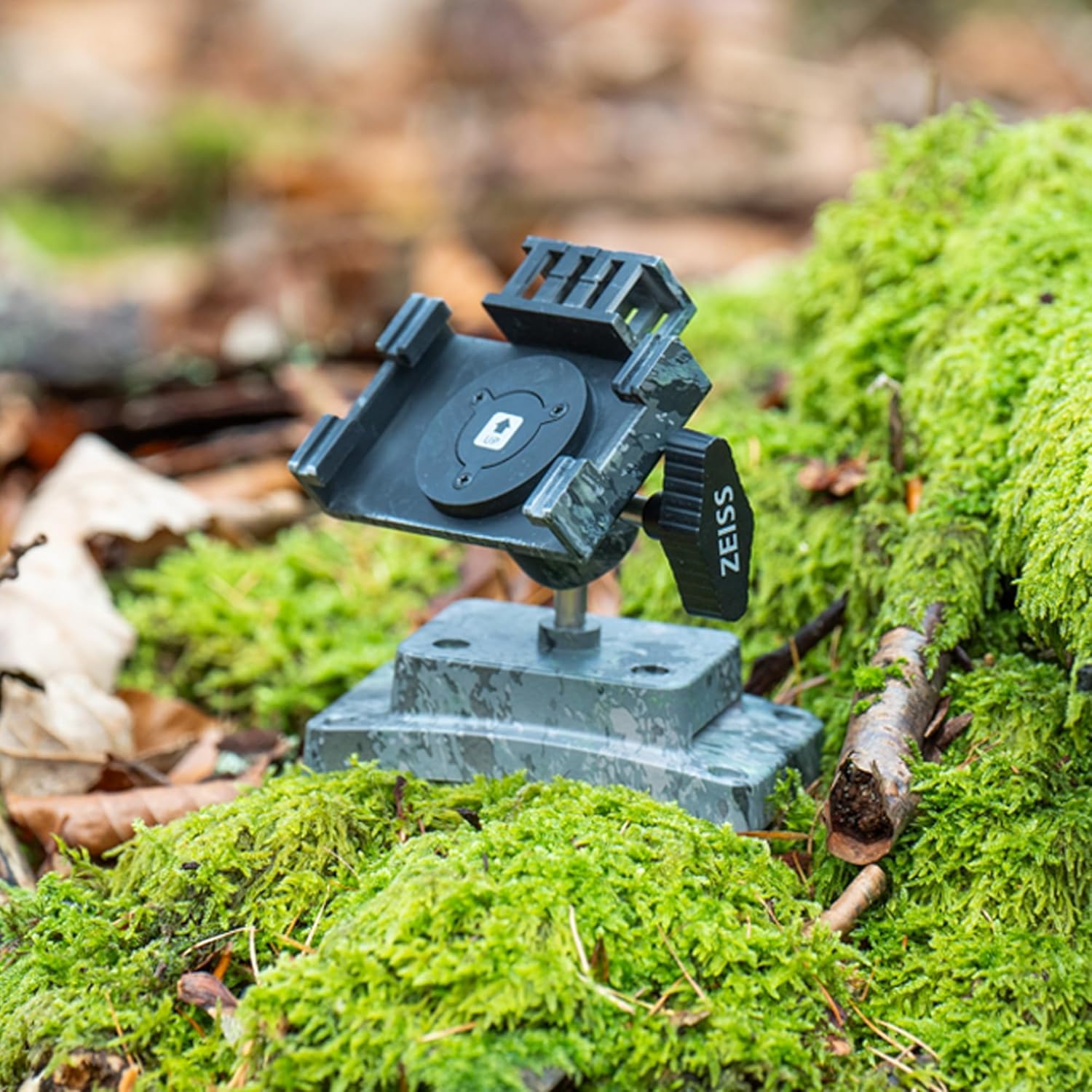 Zeiss Supporto di Montaggio per Fototrappola Secacam 3 & 1, Testa Pivotante 360°, Bloccabile, Impermeabile, Fissaggio Stabile e Discreto, Alberi, Muri, Pali, Recinzioni