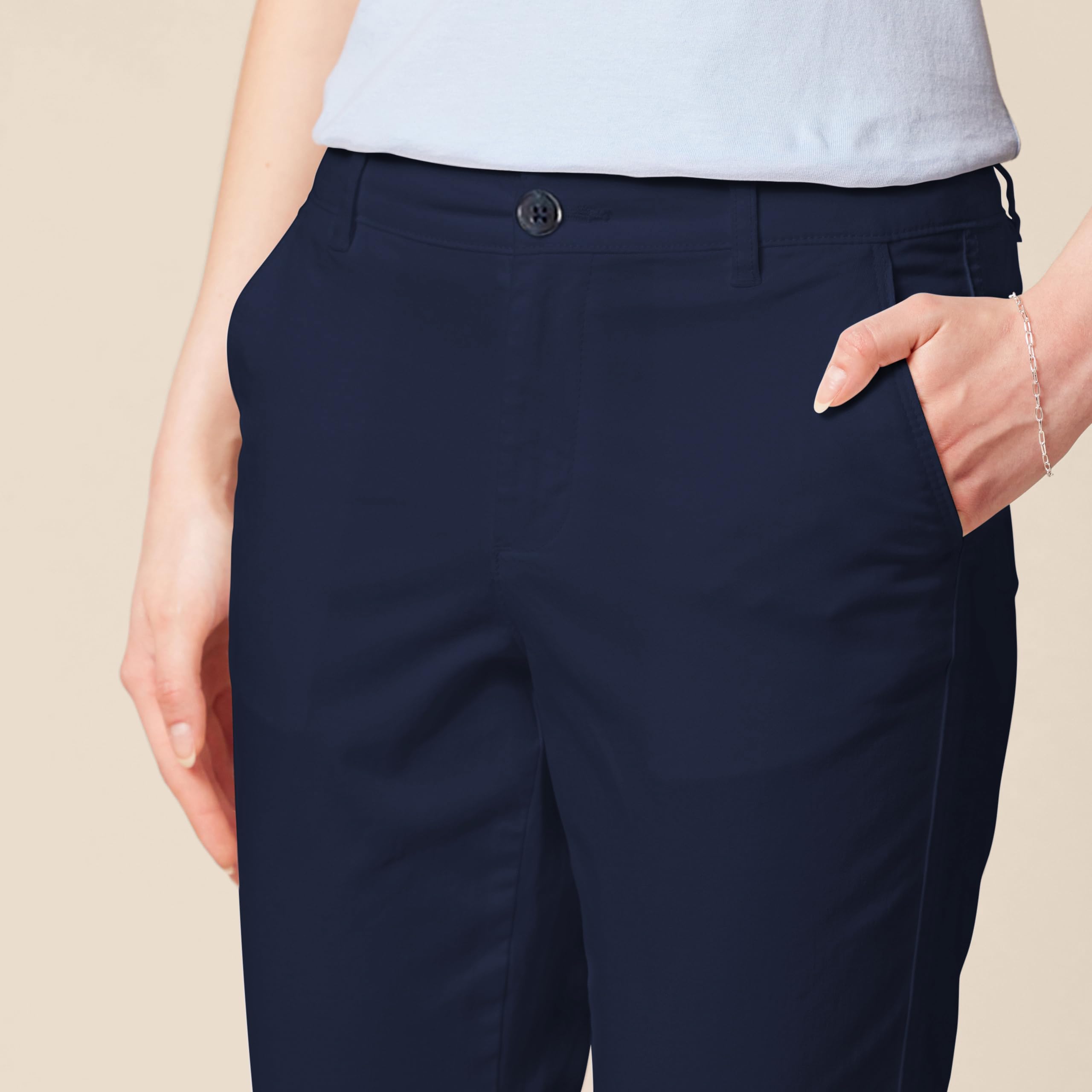 Amazon Essentials Pantalon Chino Court et Extensible, Taille Mi-Haute, Coupe Cintrée et Jambes Fuselées (Disponible en Grandes Tailles) Femme