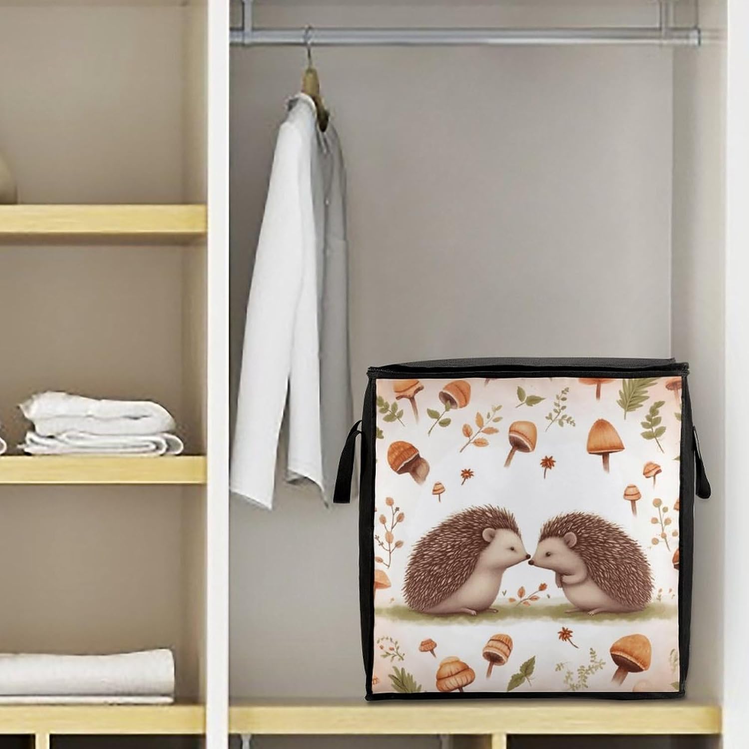 Nature Lovely Hedgehog Lovers Storage Bag with Zippers And Handle Extra Large Bedding Comforter Storage Bag Foldable Blanket Storage Bags Fabric Moving Bags for Closet Organizer (70L)