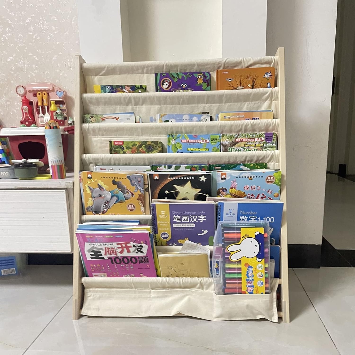 Porte-revues en bois pour ranger les magazines qui traînent au sol
