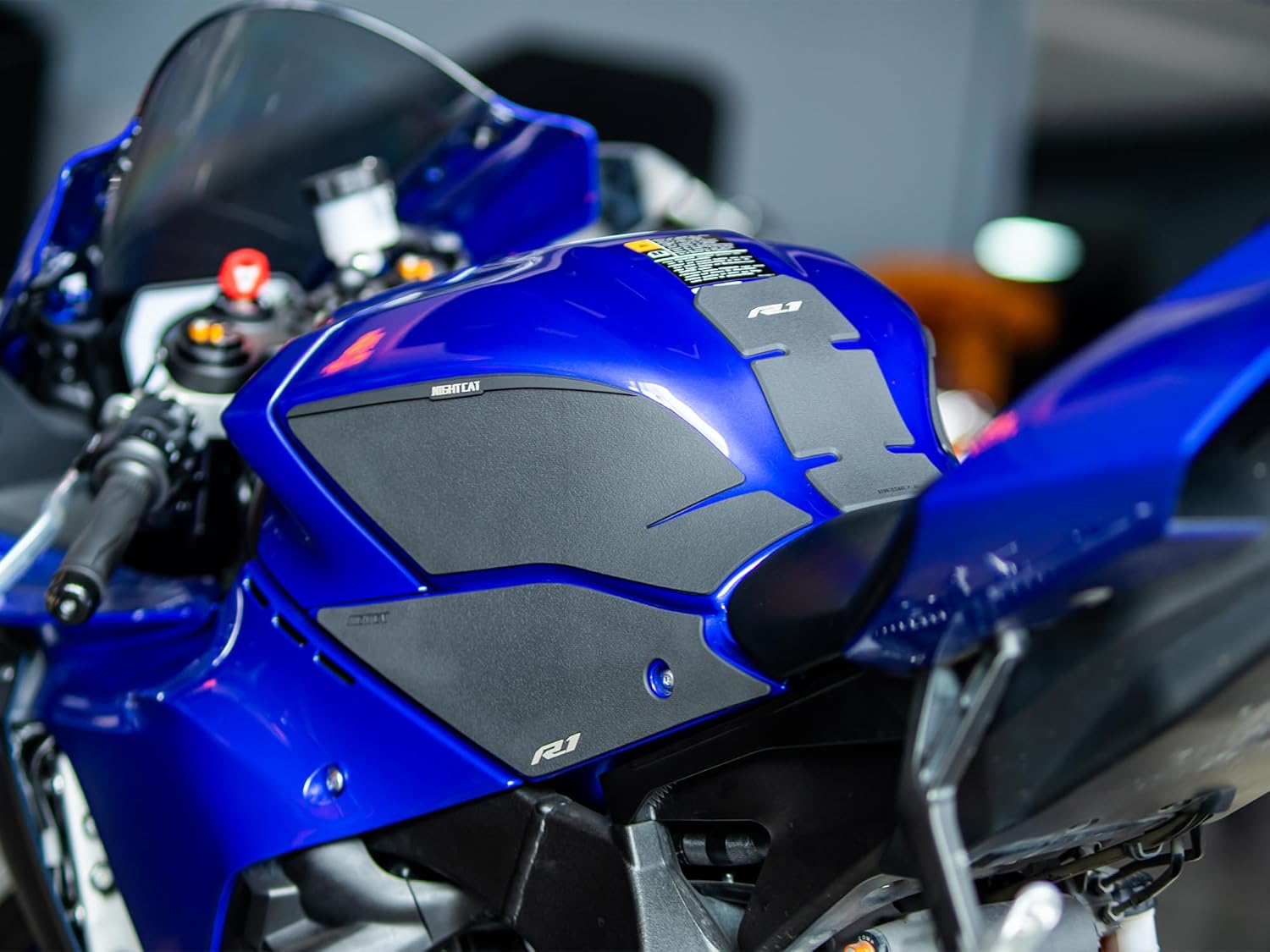 NIGHT CAT Compatible with YZFR1 R1,Fuel tank sticker fishbone sticker anti-skid sticker fuel tank protection sticker,Tank side traction pad(R1)