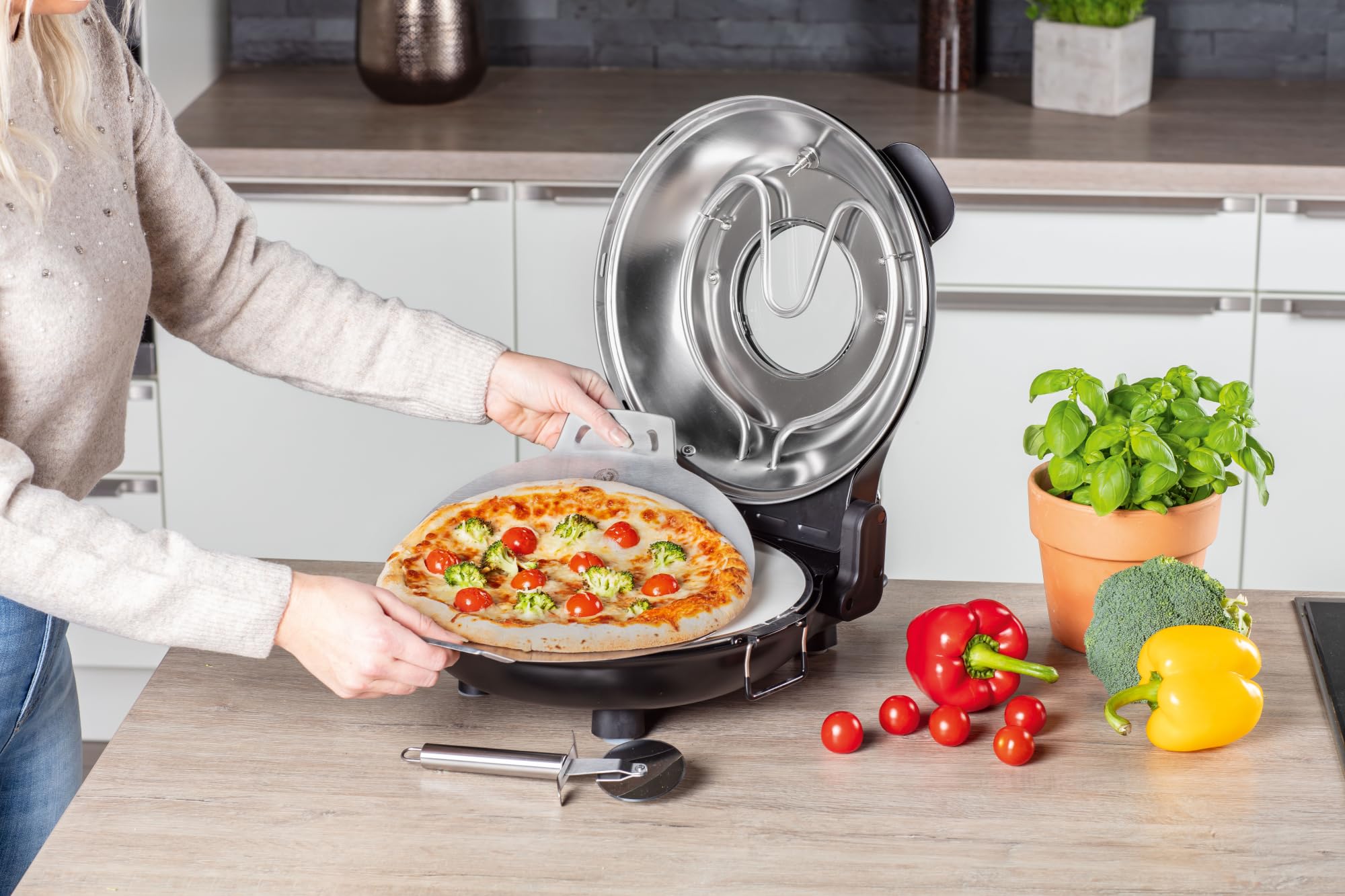 CHEF CUISINE Pizza Maker mit Keramikstein Ø 31 cm – Elektrischer Pizzaofen mit 1.200 Watt, Sichtfenster, Ober-/Unterhitze, inkl. Pizzaheber & Pizzaschneider – Ideal für Pizza, Flammkuchen & Fladenbrot