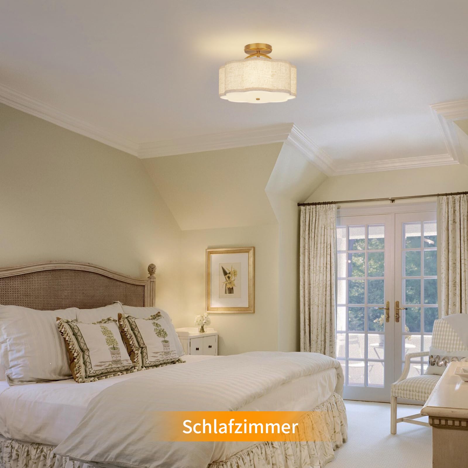 CALOKES Deckenleuchte, 3-flammig, Ø 30 cm – Elegante Blütenform mit beigem Leinenschirm & goldenem Arm. Ideal für Schlafzimmer, Küche, Wohnzimmer, Flur oder Eingangsbereich