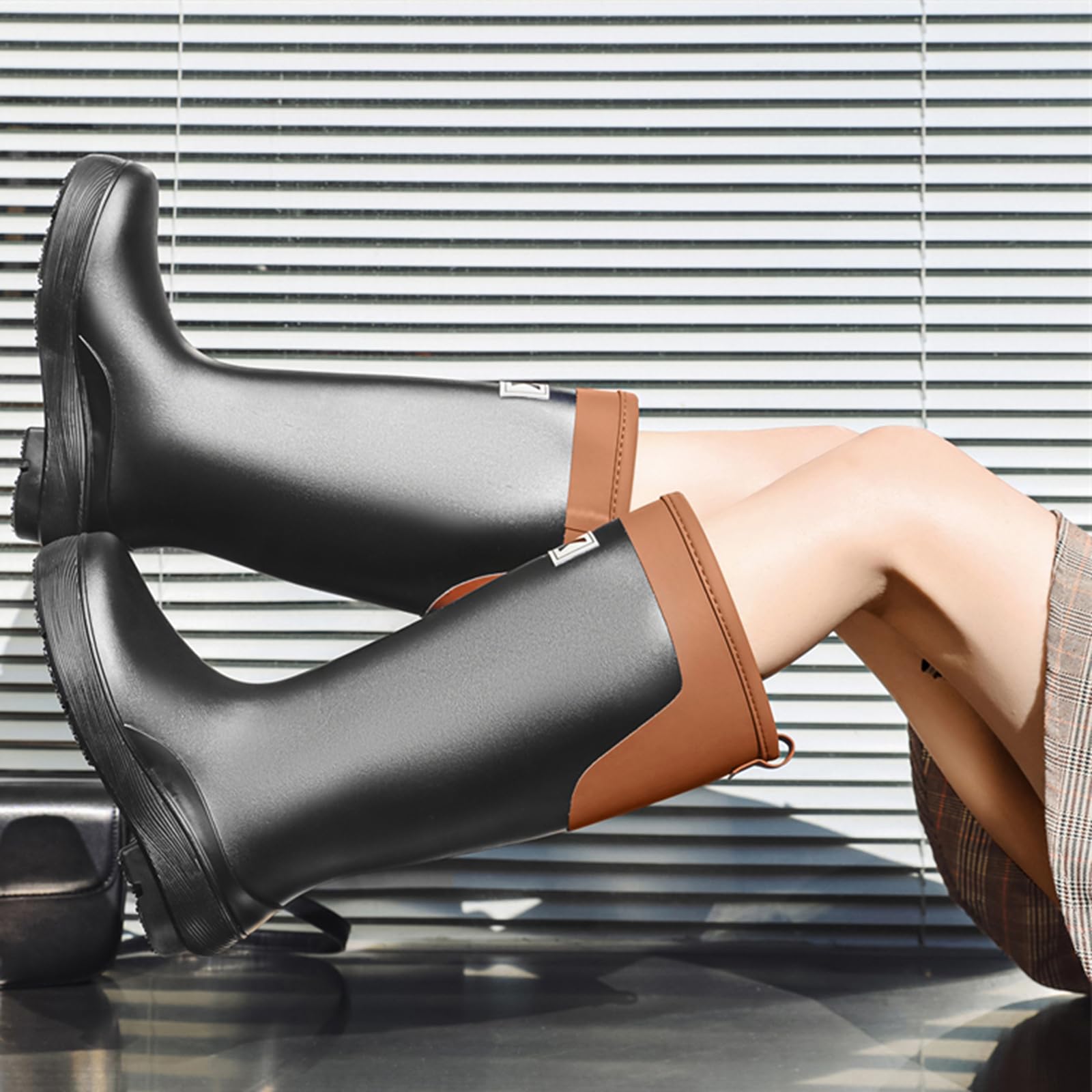 Bottes de pluie pour femme, hauteur moyenne, chaussures de jardin imperméables en PVC avec semelle antidérapante, légères et confortables pour l'extérieur et les jours de pluie