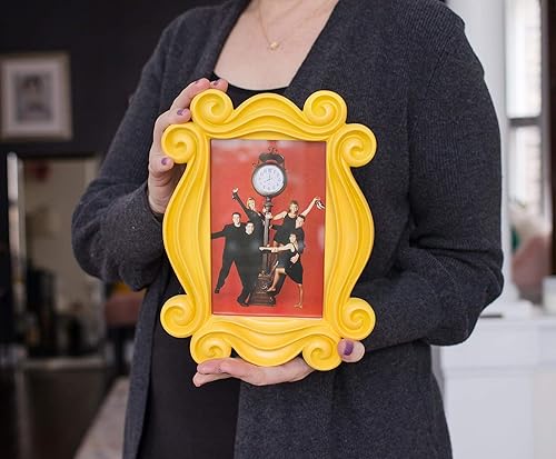 Miniatura 3 de Ukonic Friends - Marco de fotos de poliresina para puerta amarilla con soporte, para colgar fotos, decoración del hogar para escritorio, pared de