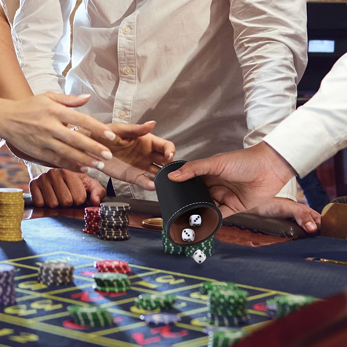 Ensemble de 5 dés Yahtzee professionnels en cuir noir, avec 25 dés et étui de rangement, pour jeux de société, fêtes et plus encore.