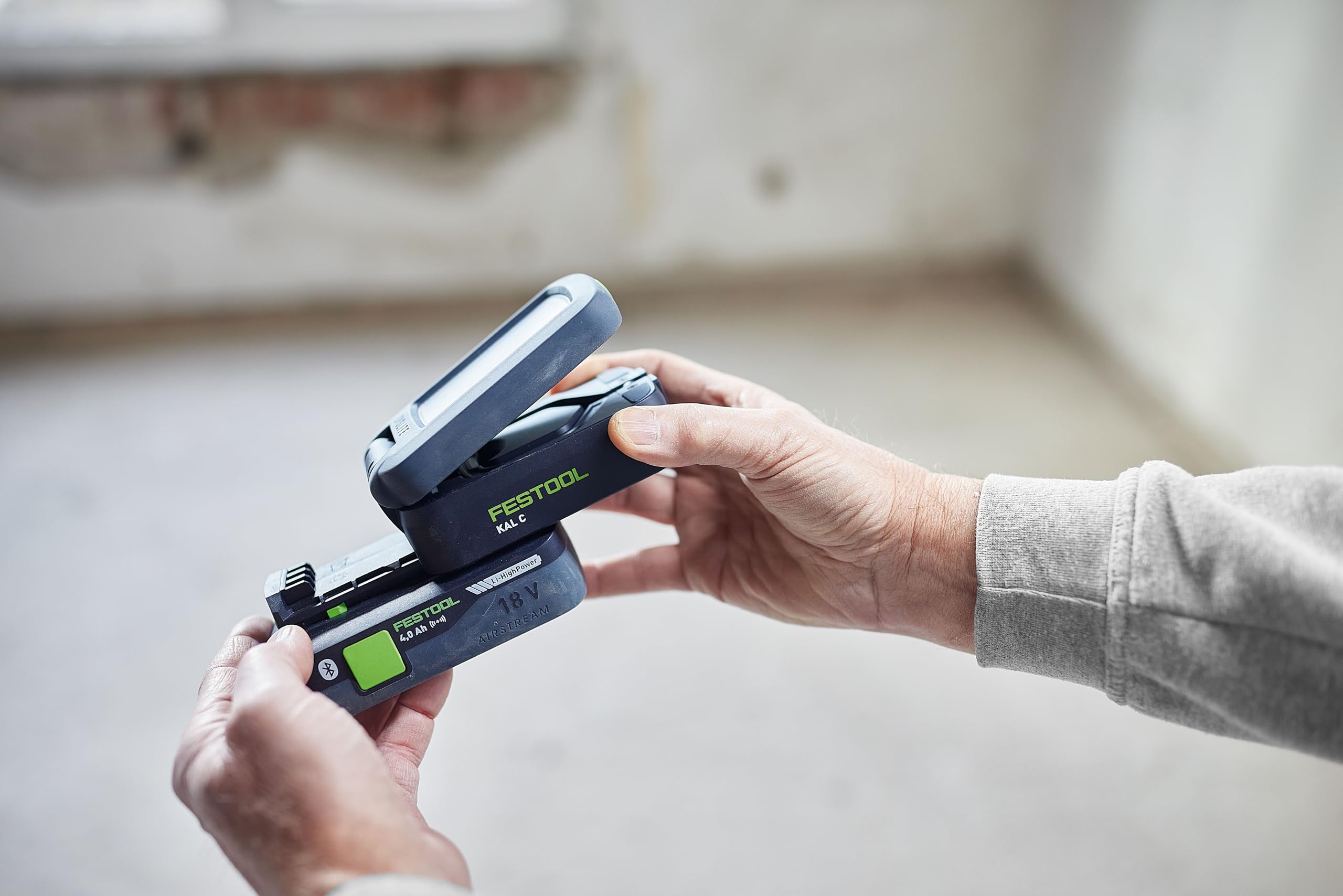 Festool 18V Akkuleuchte Syslite KAL C LED Arbeitsleuchte - 1200 Lumen | Tageslichtähnliches Licht 5000 K, 3 Stufen dimmbar, schwenkbar bis 180 Grad, Schutzklasse IP54 gegen Staub und Spritzwasser