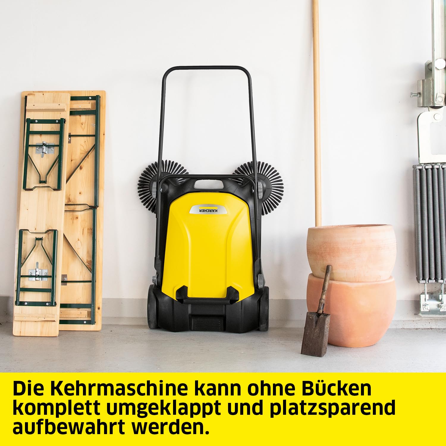 Kärcher Kehrmaschine S 4 Twin 2-in-1, gelb/schwarz | Max. Flächenleistung: 2400m²/h, 2 Seitenbesen, Kehrbehälter: 20 l, Arbeitsbreite: 680 mm