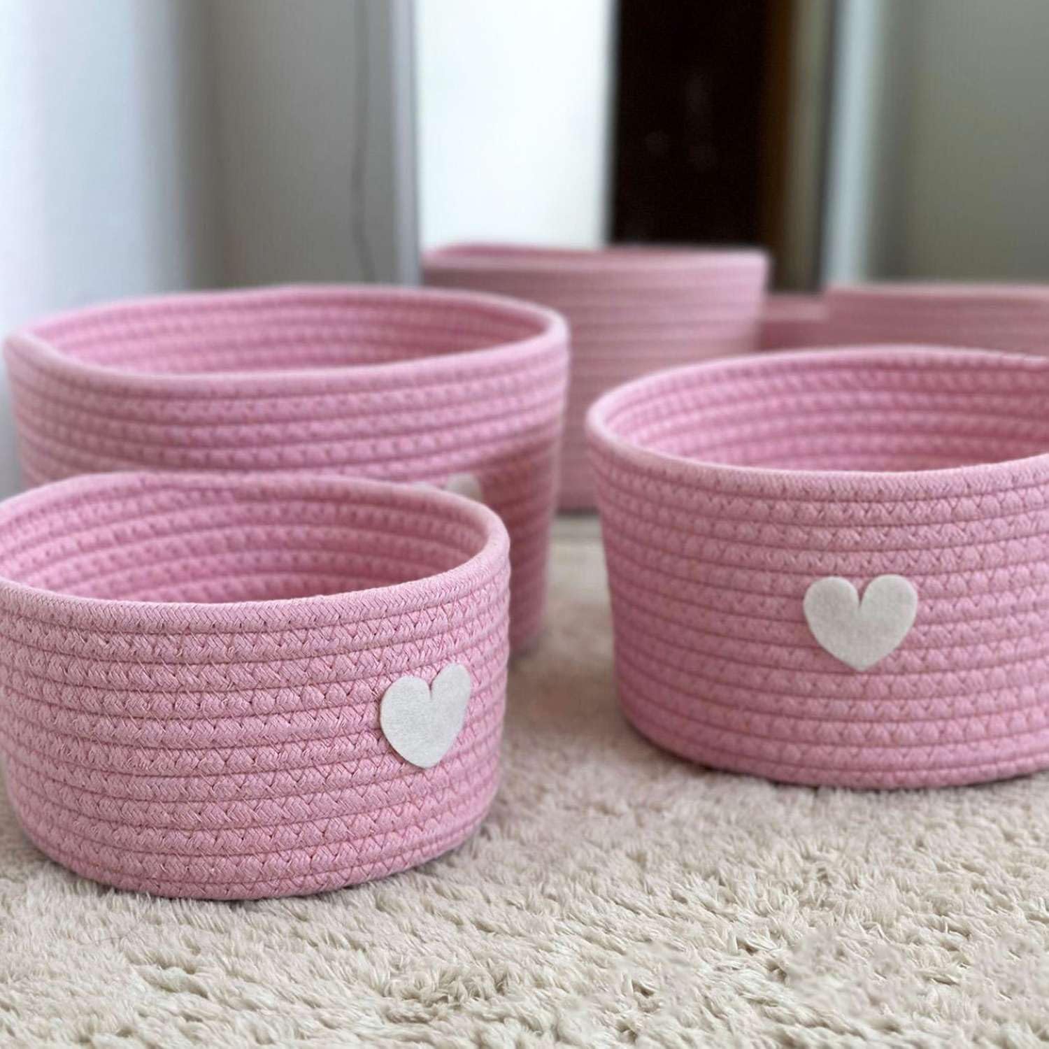 Intirilife Set di 3 Ceste Portaoggetti, Organizzatore in Rosa con Applicazione a Cuore - 24 x 14/22 x 12.5/19 x 10 cm - Ceste Portaoggetti Pratiche per Scaffali, come Decorazione