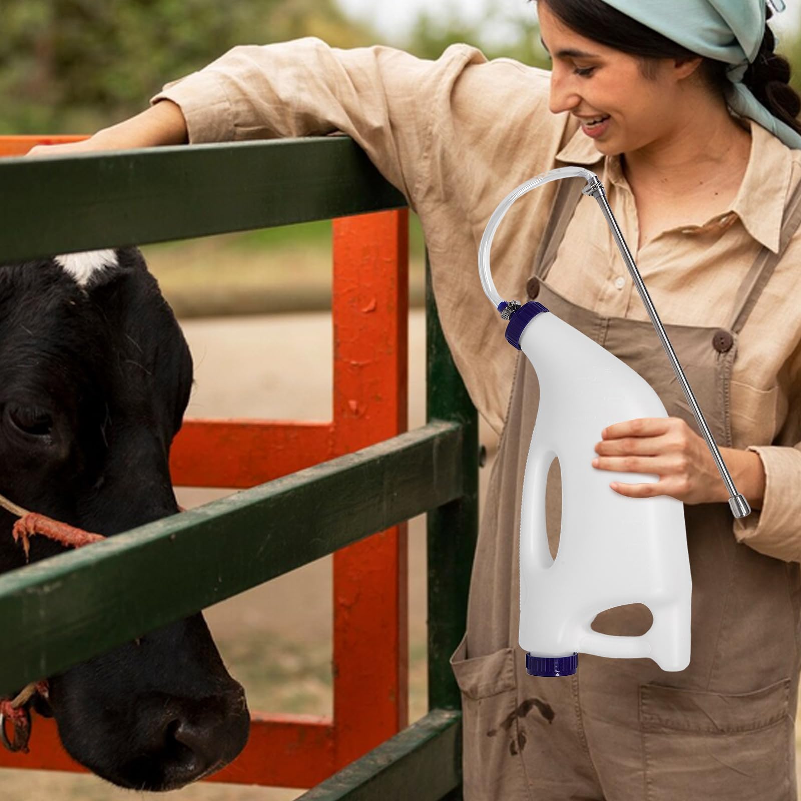 Biberon per Vitelli 4l in Plastica Bianco per Farm | Adatto a Agnelli e Vitelli, Struttura Lattice Resistente All'usura, Accessorio da Allevamento per Uso Agricolo