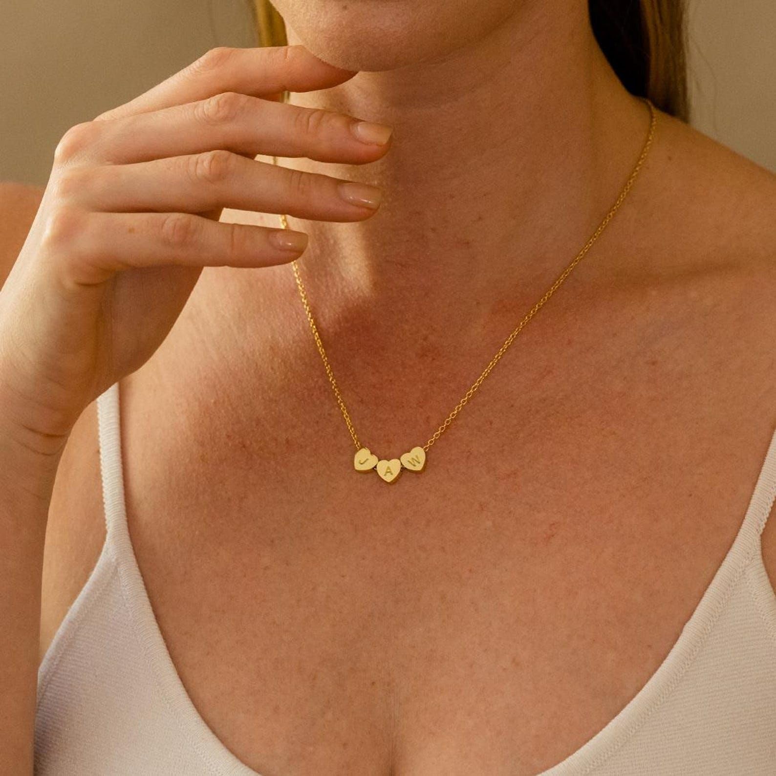 Piccolo cuore iniziale lettera collana, su misura multiplo cuore collana con nome, personalizzato famiglia per lei, Natale per mamma